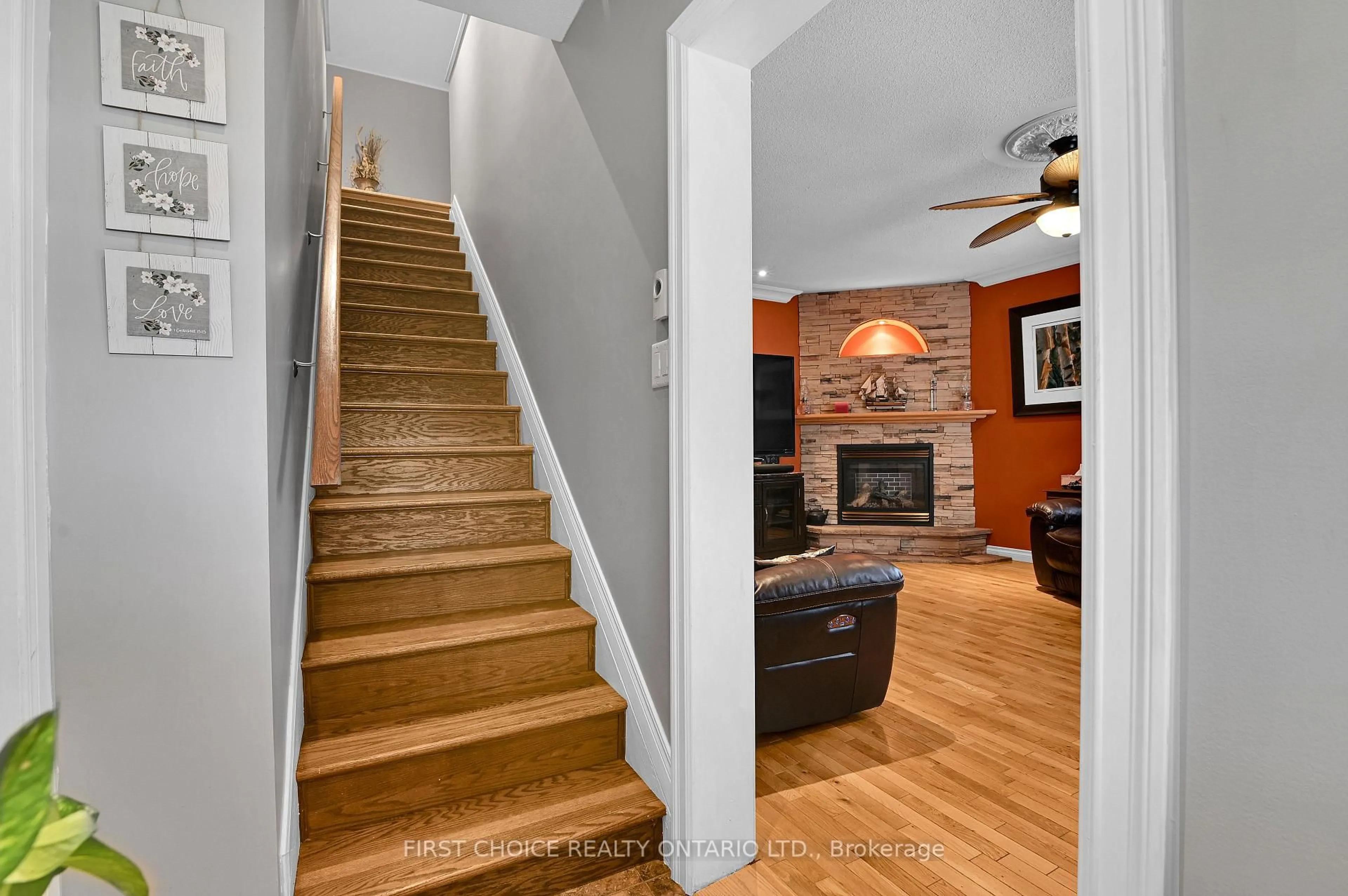 Indoor entryway for 235 Ottawa St, Almonte Ontario K0A 1A0