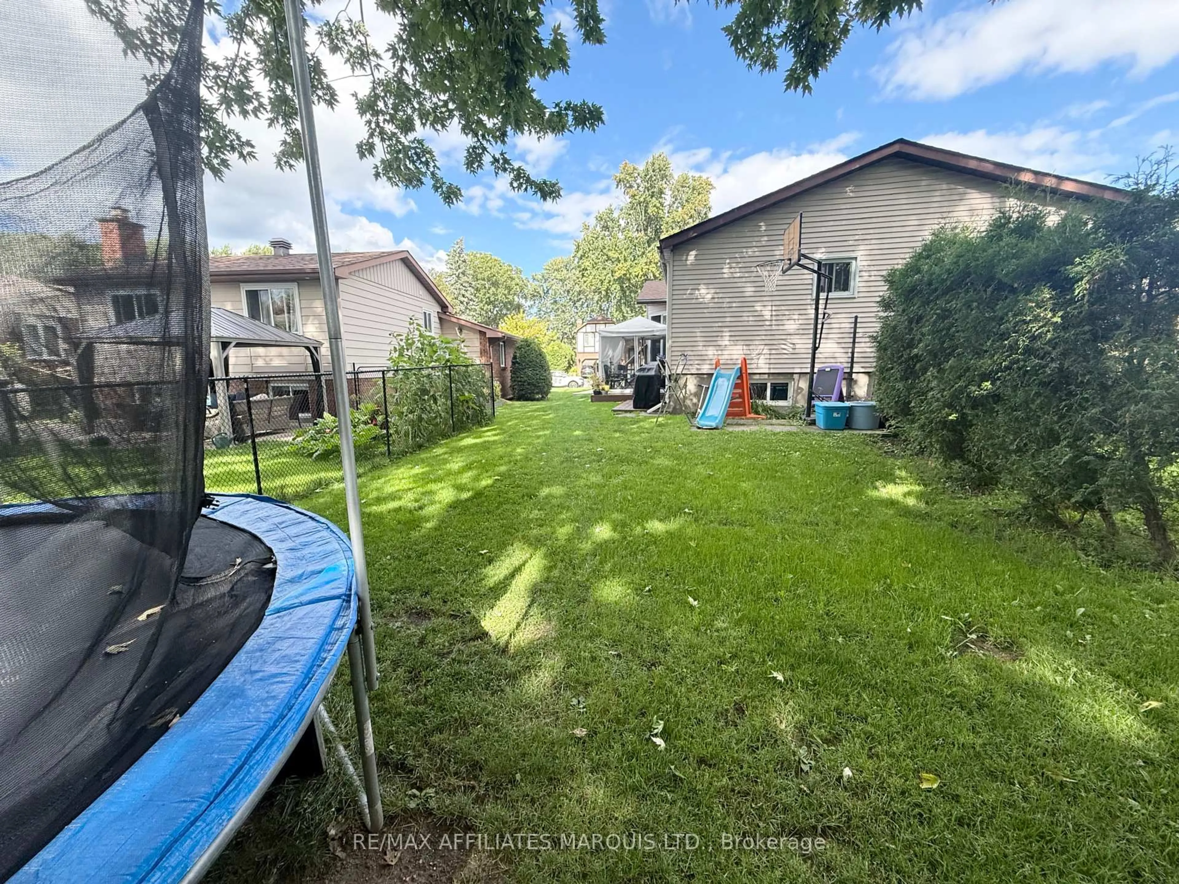 A pic from outside/outdoor area/front of a property/back of a property/a pic from drone, street for 574 Lynwood Dr, Cornwall Ontario K6H 5X5