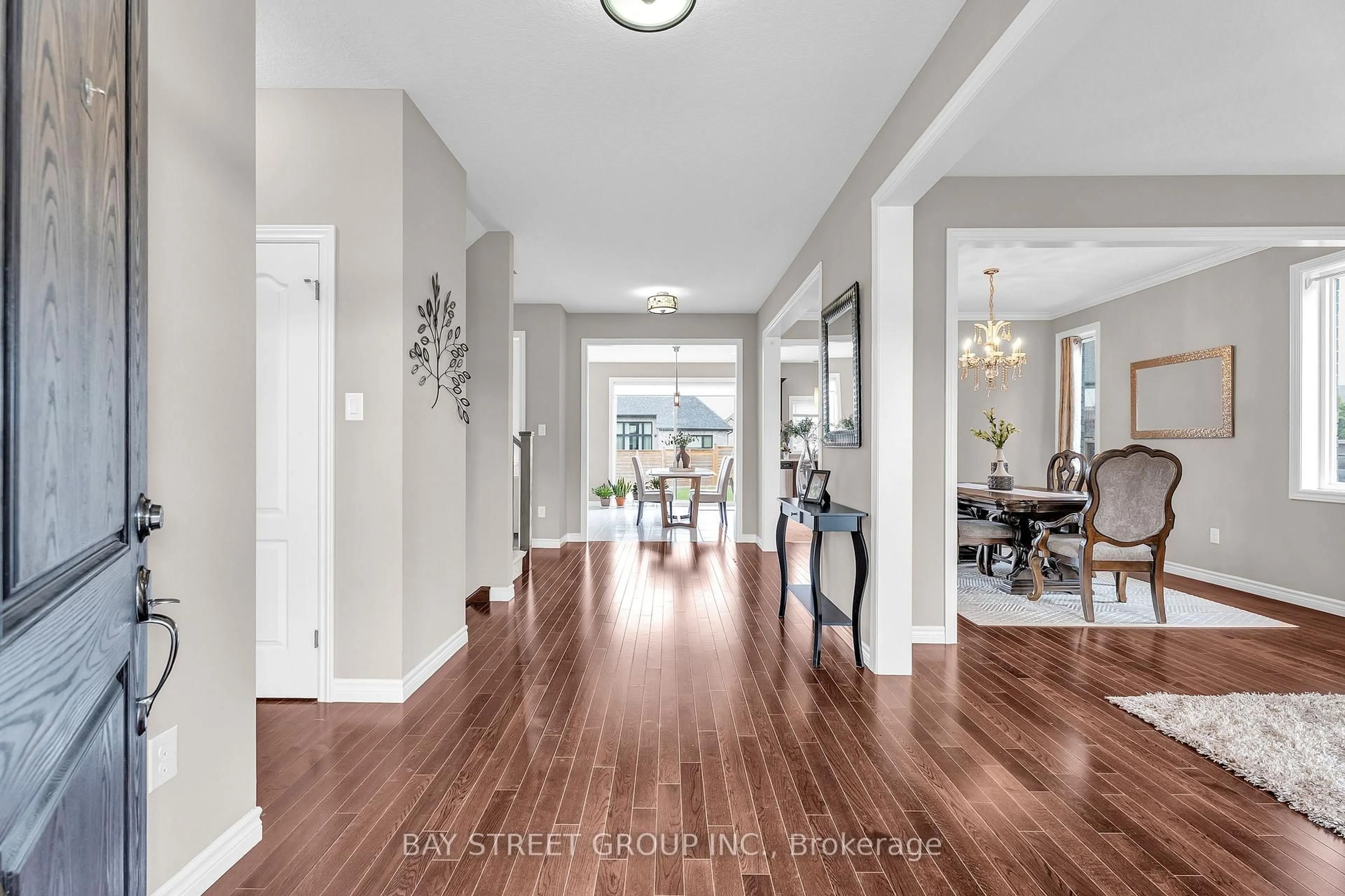 Indoor entryway for 566 Bradwell Chse, London North Ontario N6G 0P7