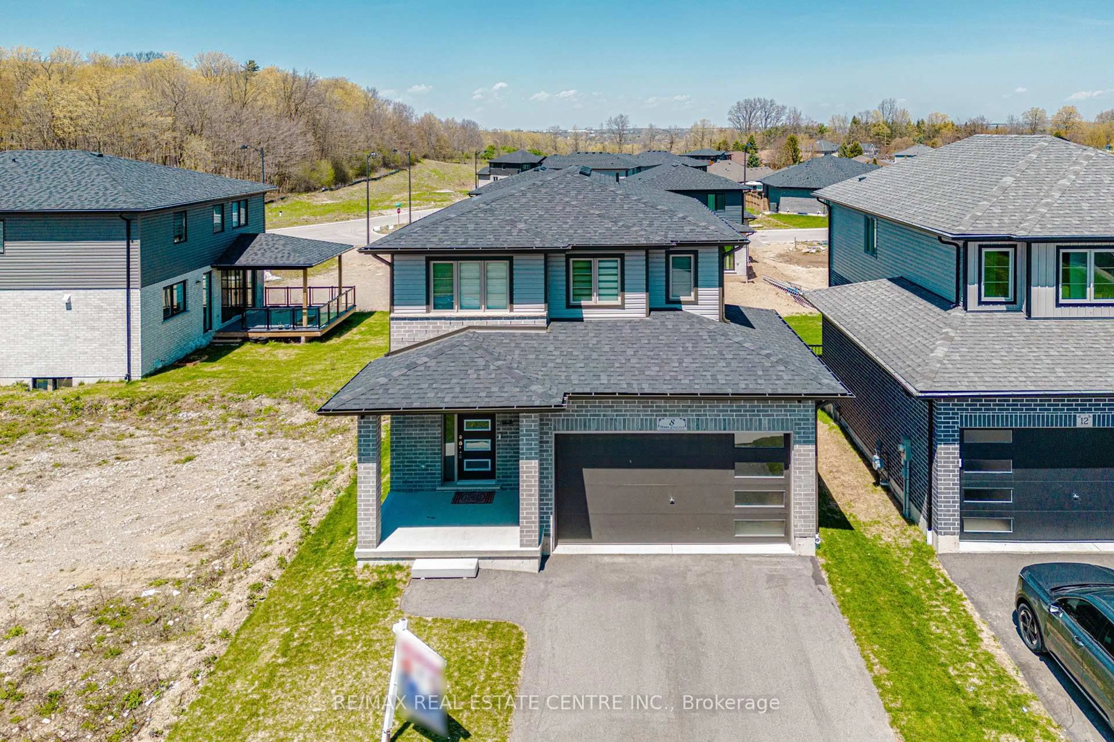 A pic from outside/outdoor area/front of a property/back of a property/a pic from drone, street for 8 Moon Cres, Cambridge Ontario N1S 0C4