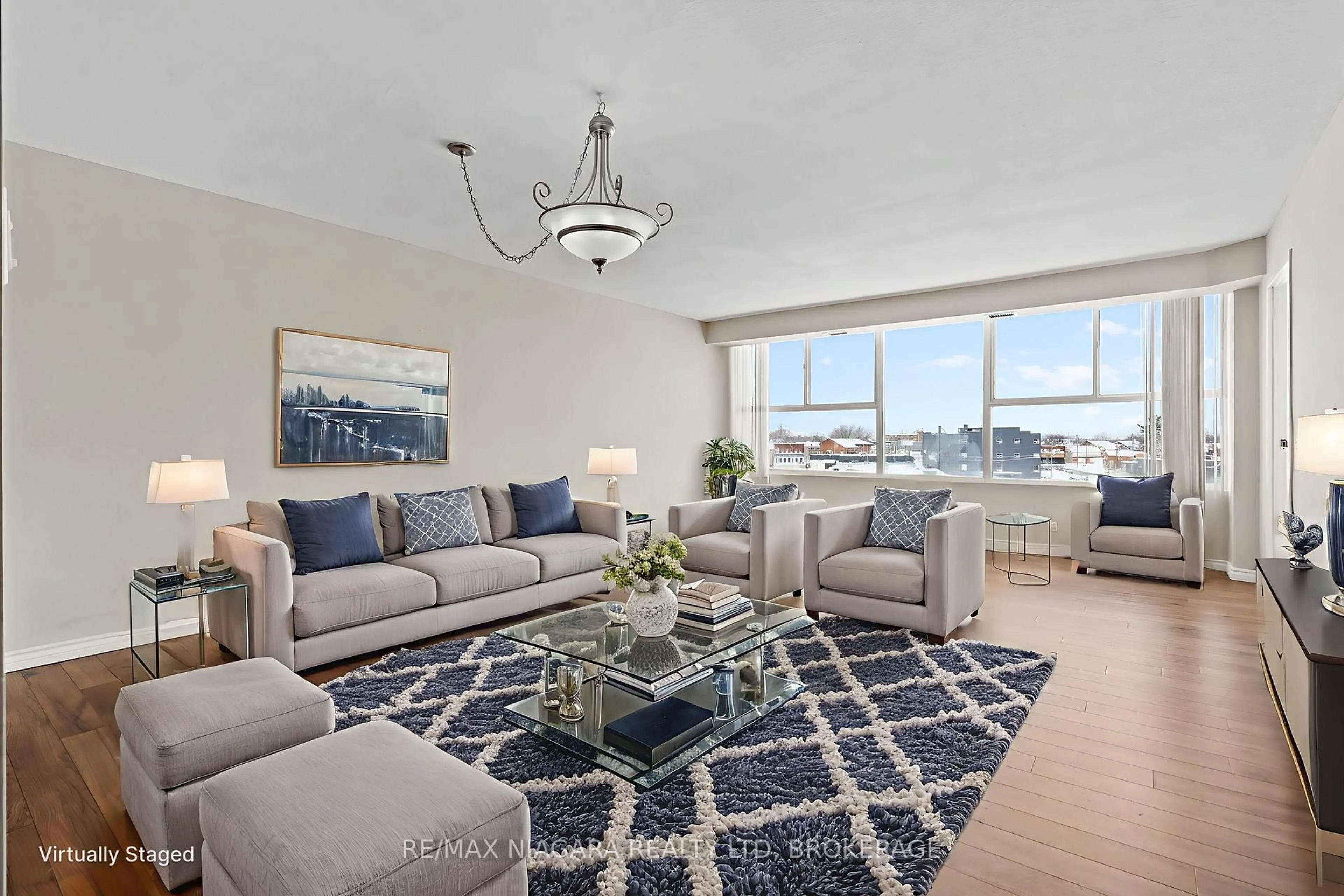 Living room with furniture, unknown for 7 GALE Cres #502, St. Catharines Ontario L2R 7M8