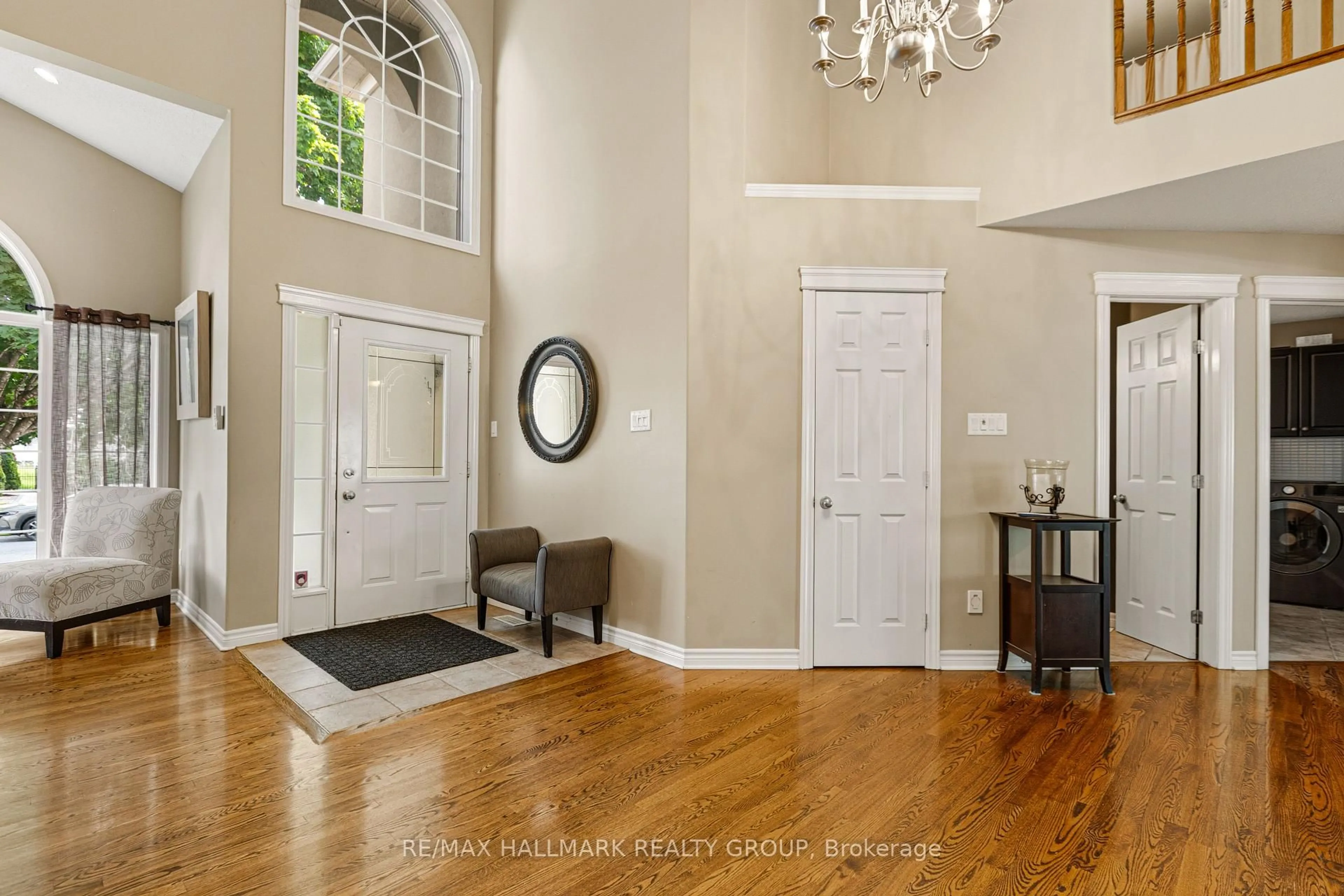 Indoor entryway for 9 Blackshire Circ, Ottawa Ontario K2J 5L8