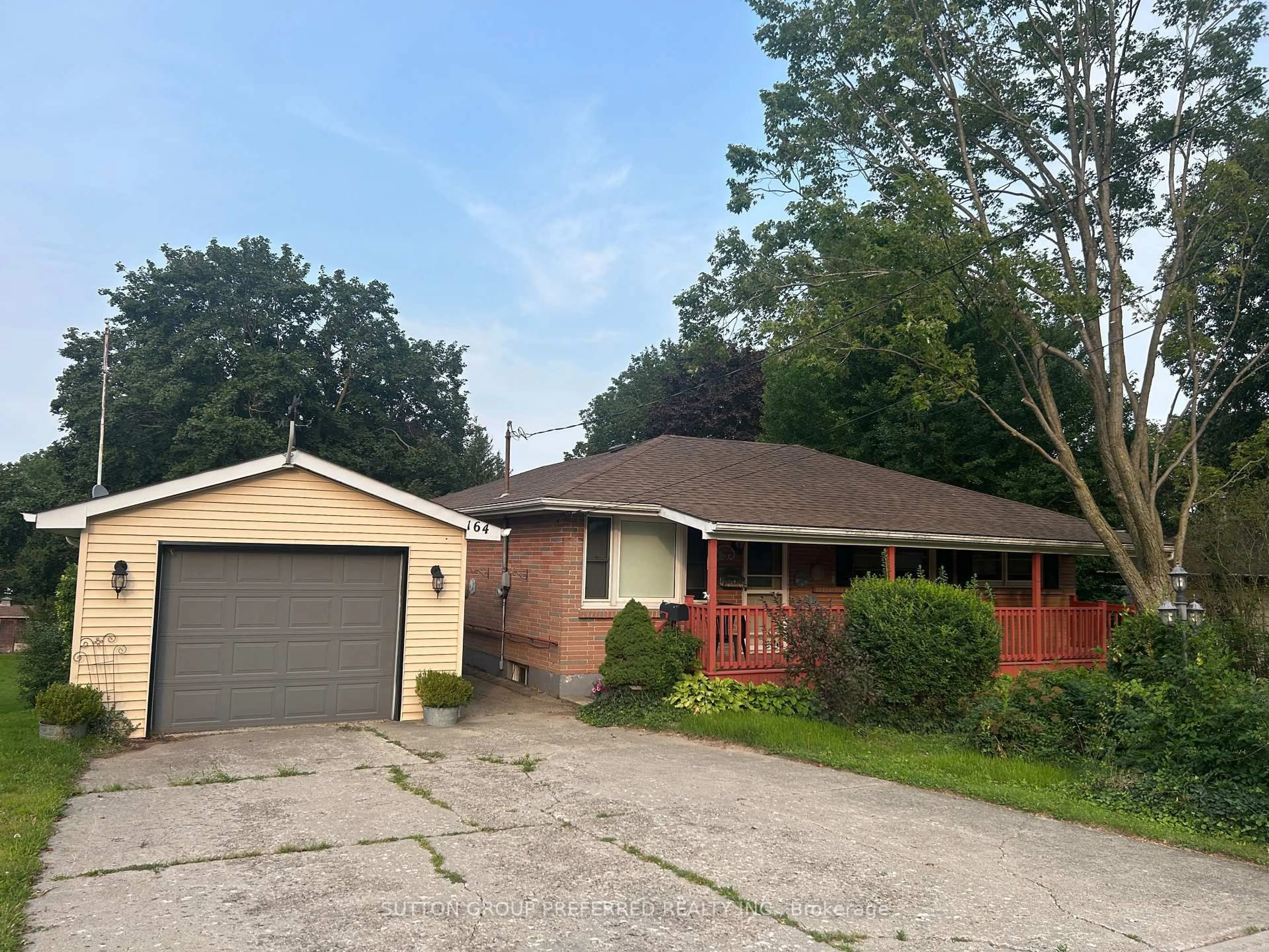 Unknown for 164 McKeand St, Ingersoll Ontario N5C 3H9