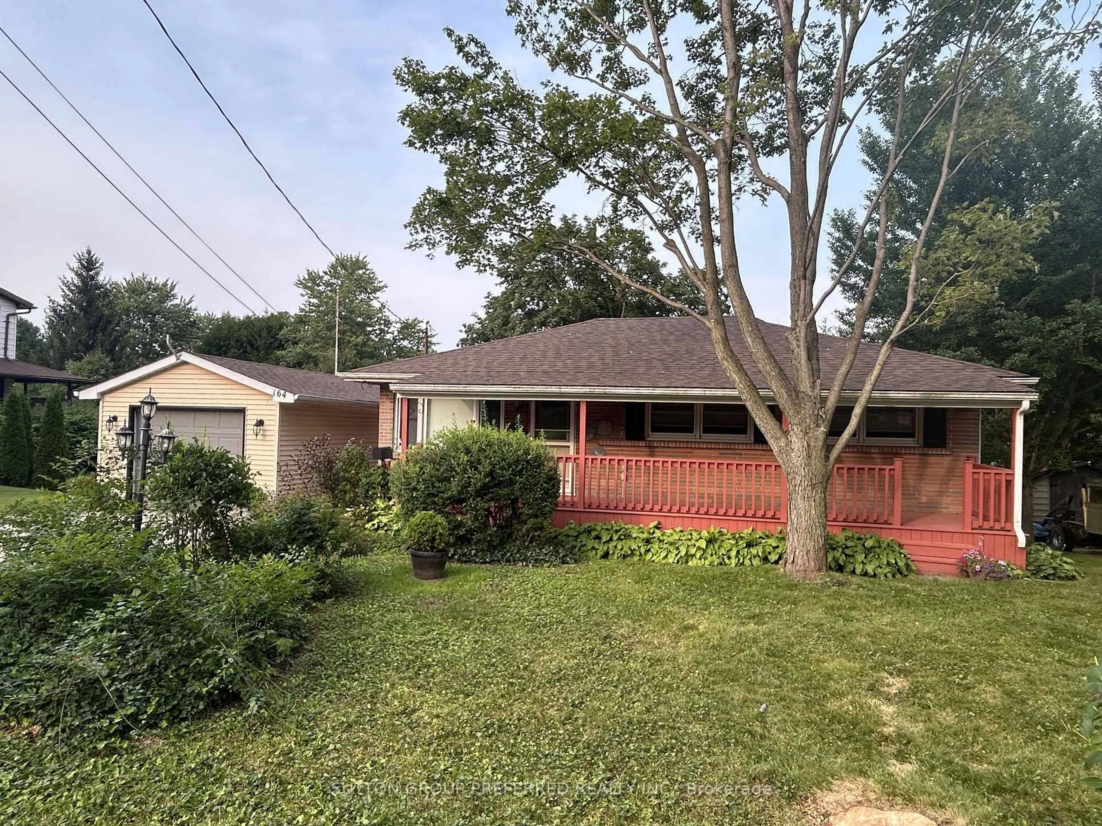 A pic from outside/outdoor area/front of a property/back of a property/a pic from drone, street for 164 McKeand St, Ingersoll Ontario N5C 3H9