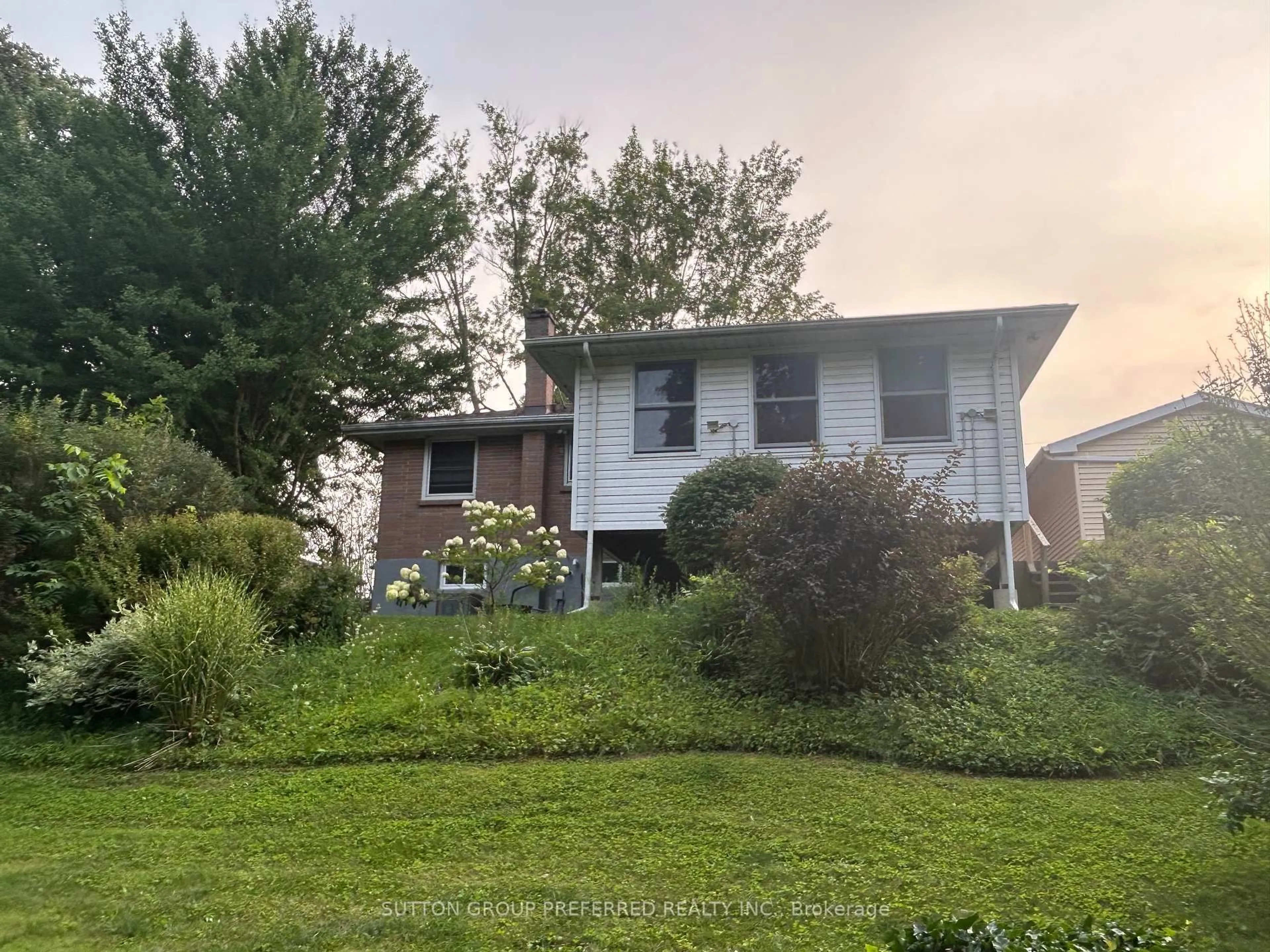 Unknown for 164 McKeand St, Ingersoll Ontario N5C 3H9