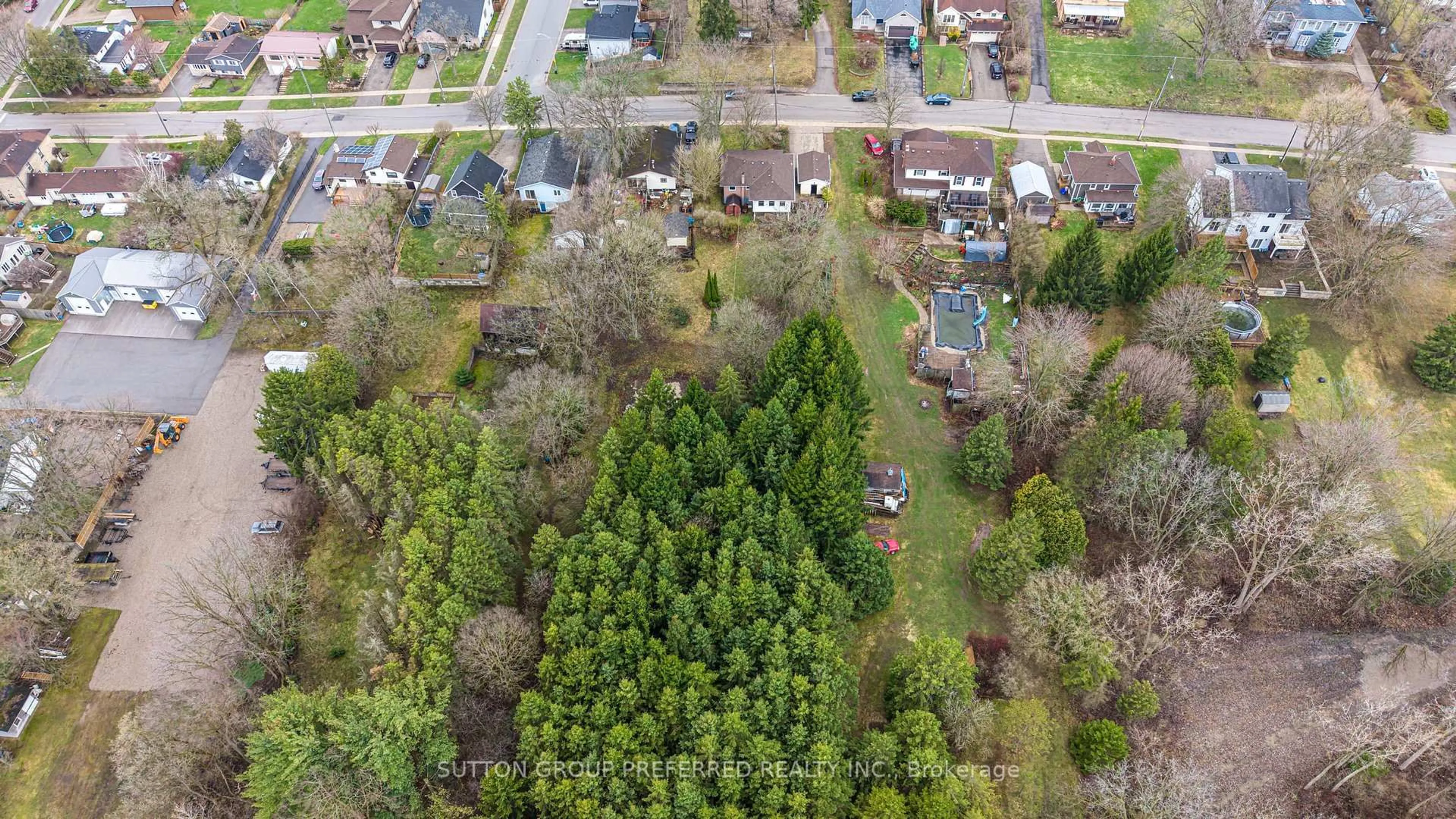 A pic from outside/outdoor area/front of a property/back of a property/a pic from drone, forest/trees view for 164 McKeand St, Ingersoll Ontario N5C 3H9
