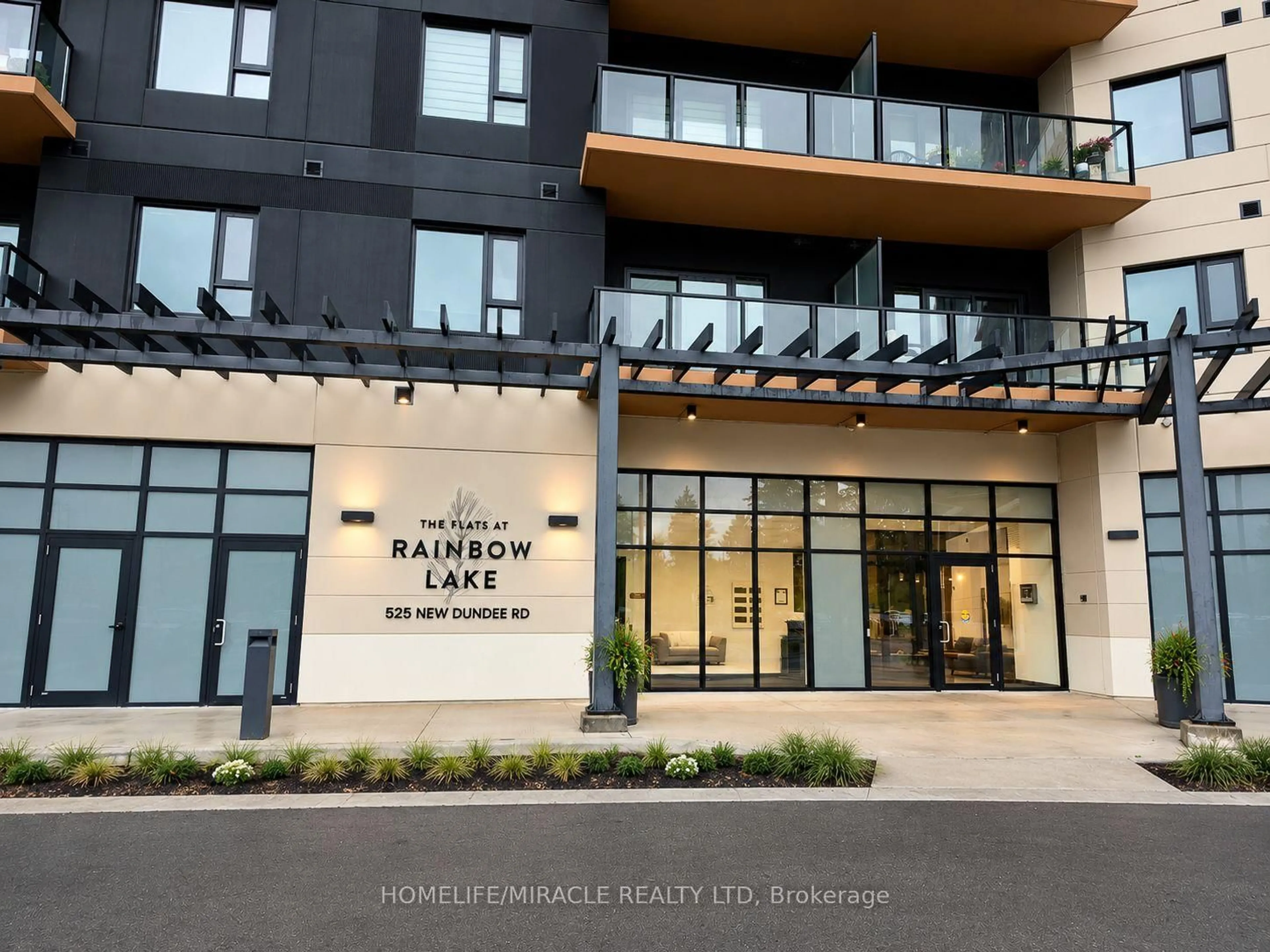 Indoor foyer for 525 New Dundee Rd #516, Kitchener Ontario N2P 0K8