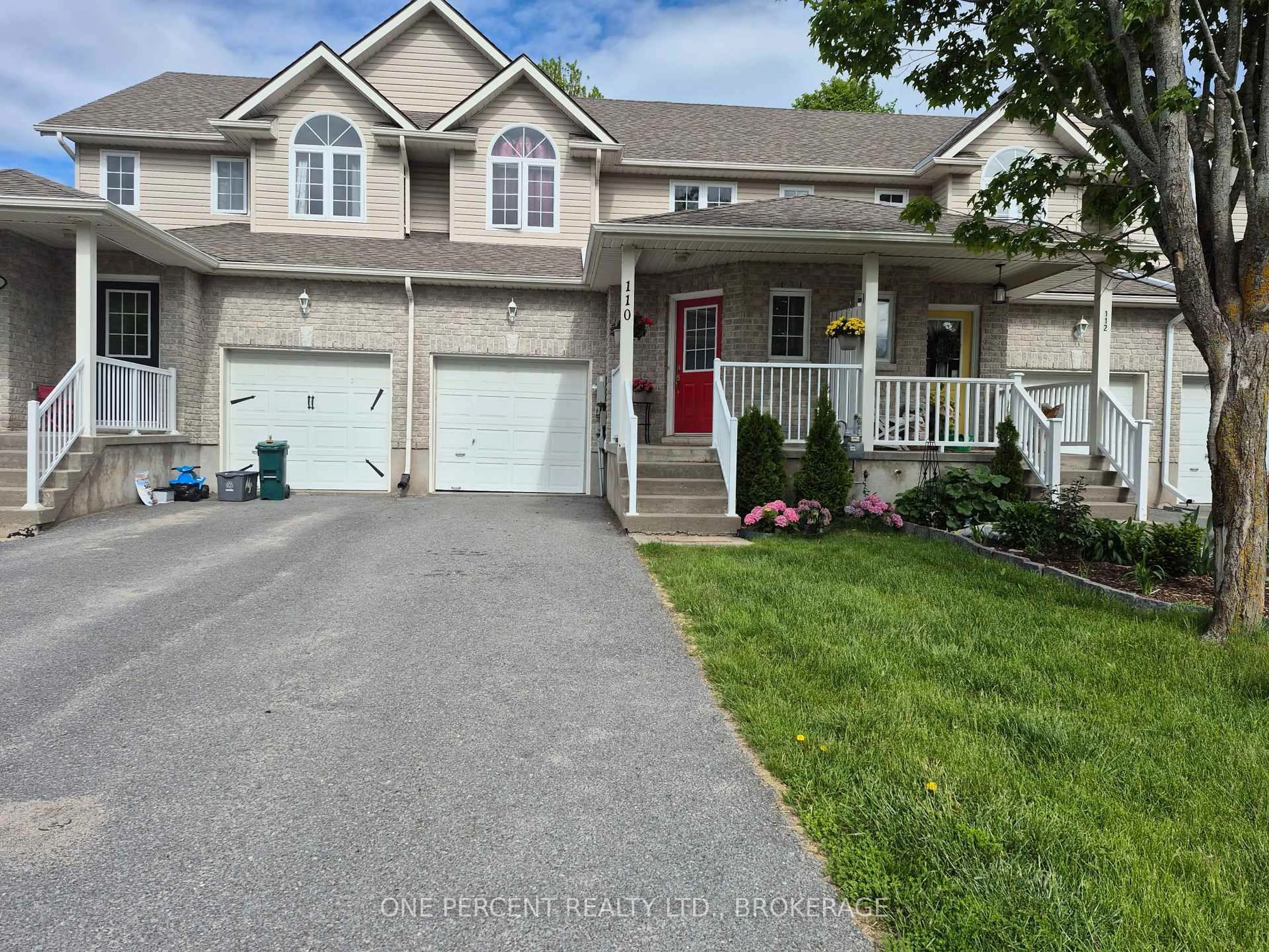 A pic from outside/outdoor area/front of a property/back of a property/a pic from drone, street for 110 Fireside Crt, Kingston Ontario K7K 7L8
