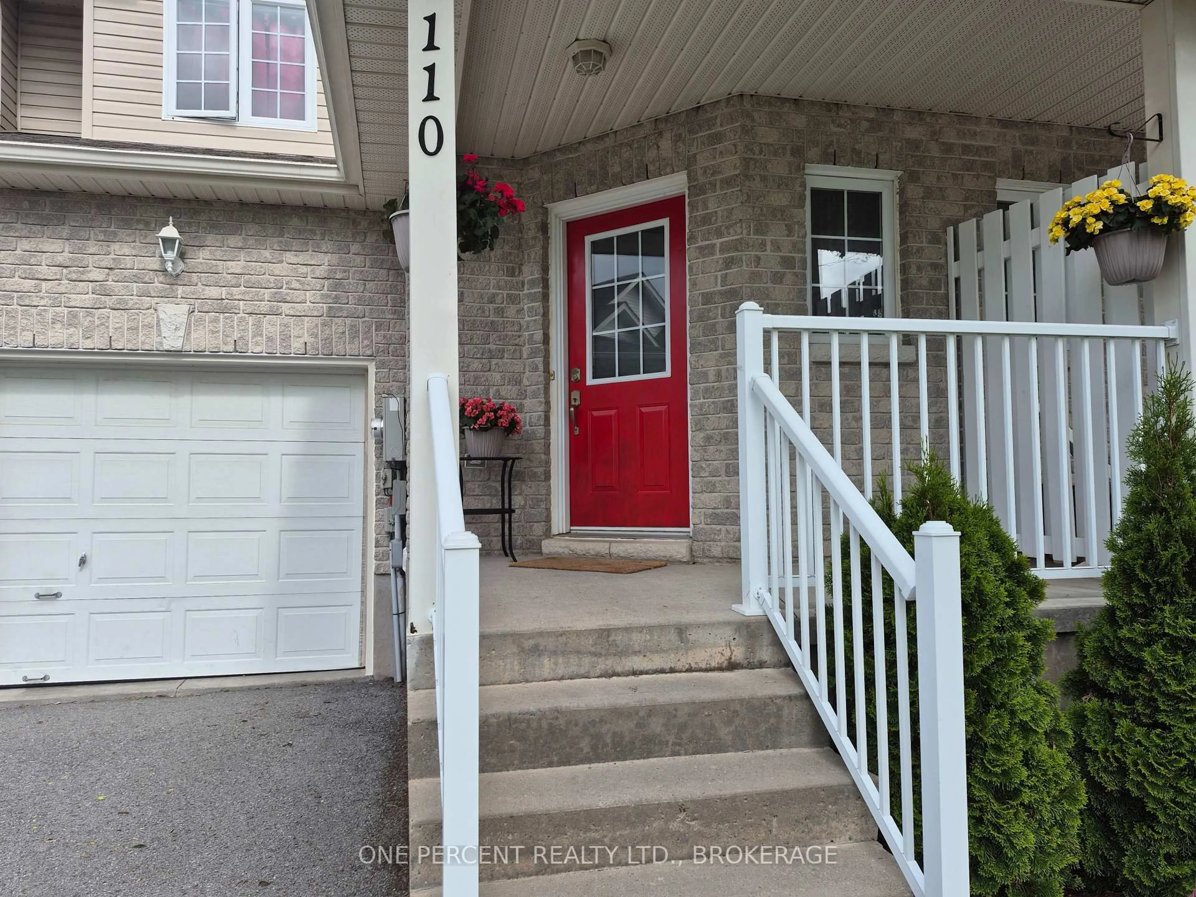Indoor entryway for 110 Fireside Crt, Kingston Ontario K7K 7L8