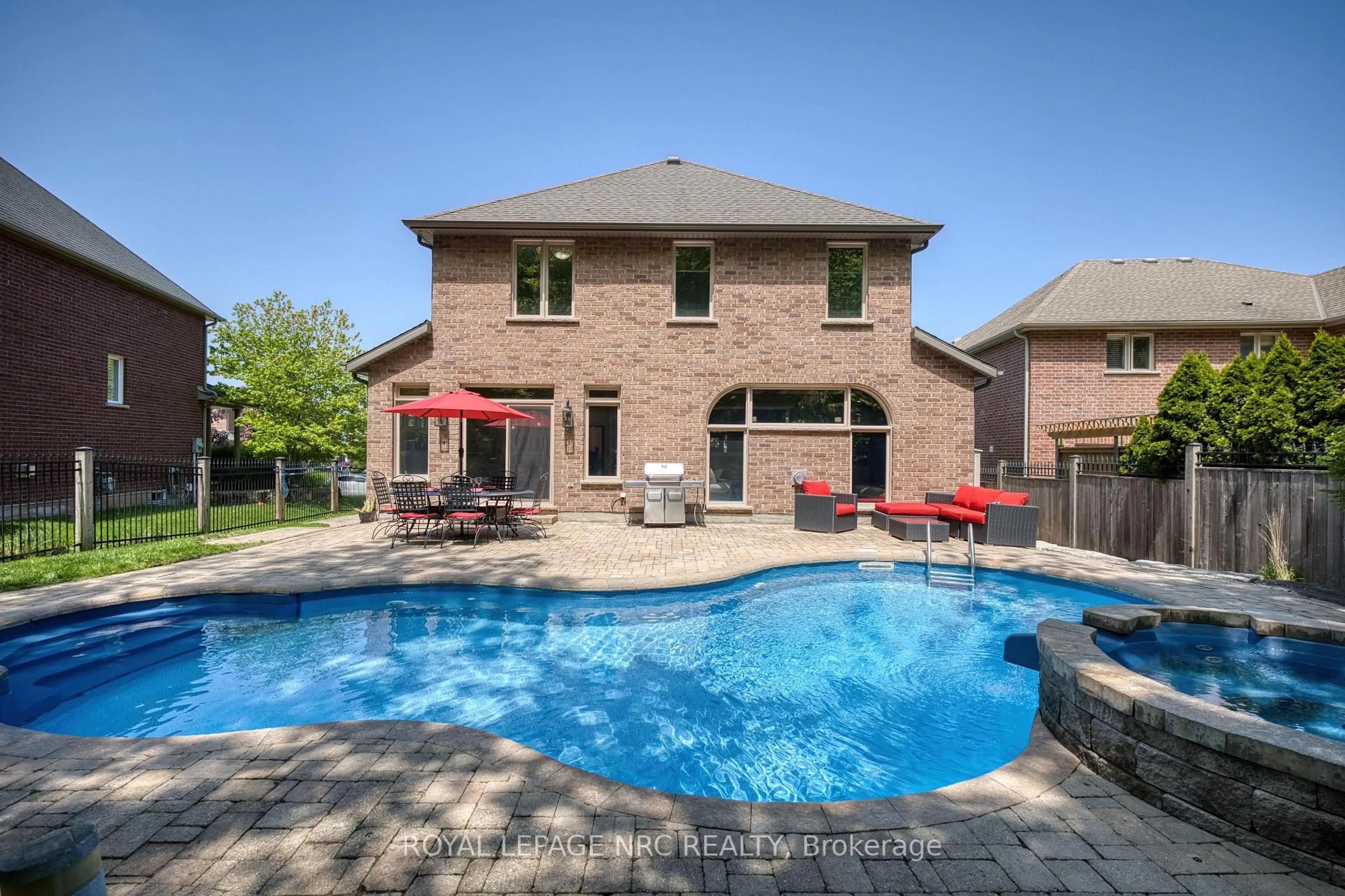 Home with brick exterior material, unknown for 27 Bell Ave, Grimsby Ontario L3M 1B2