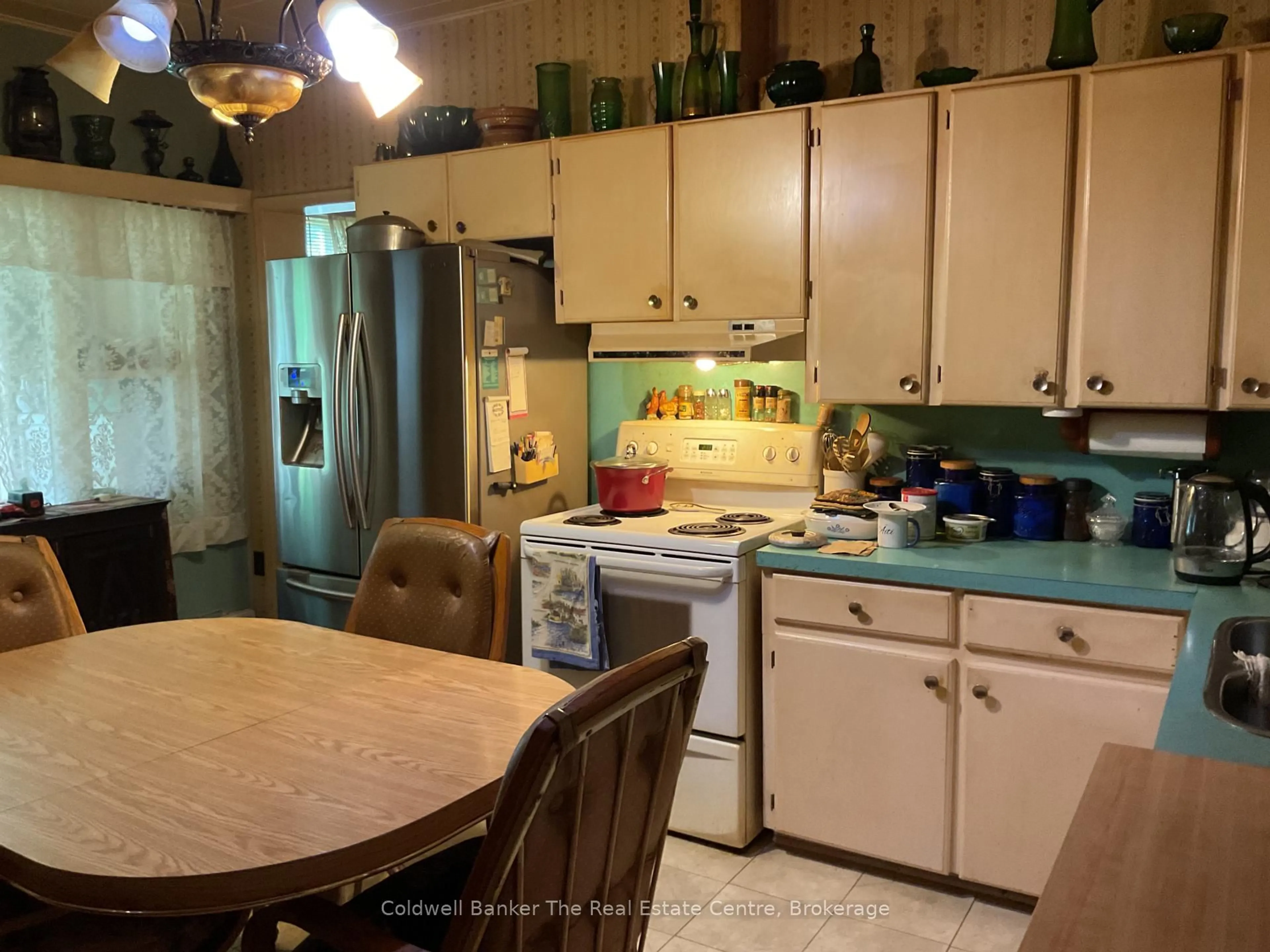 Standard kitchen, unknown for 610 John St, Gravenhurst Ontario P1P 1J9