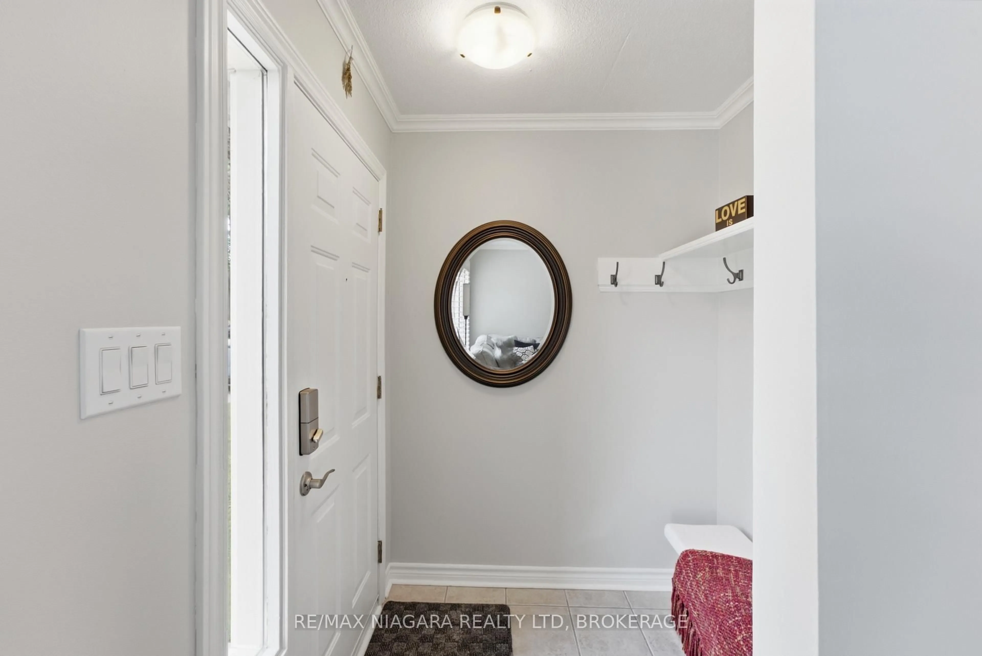 Indoor entryway for 2 WEIDEN St #35, St. Catharines Ontario L2M 6W5