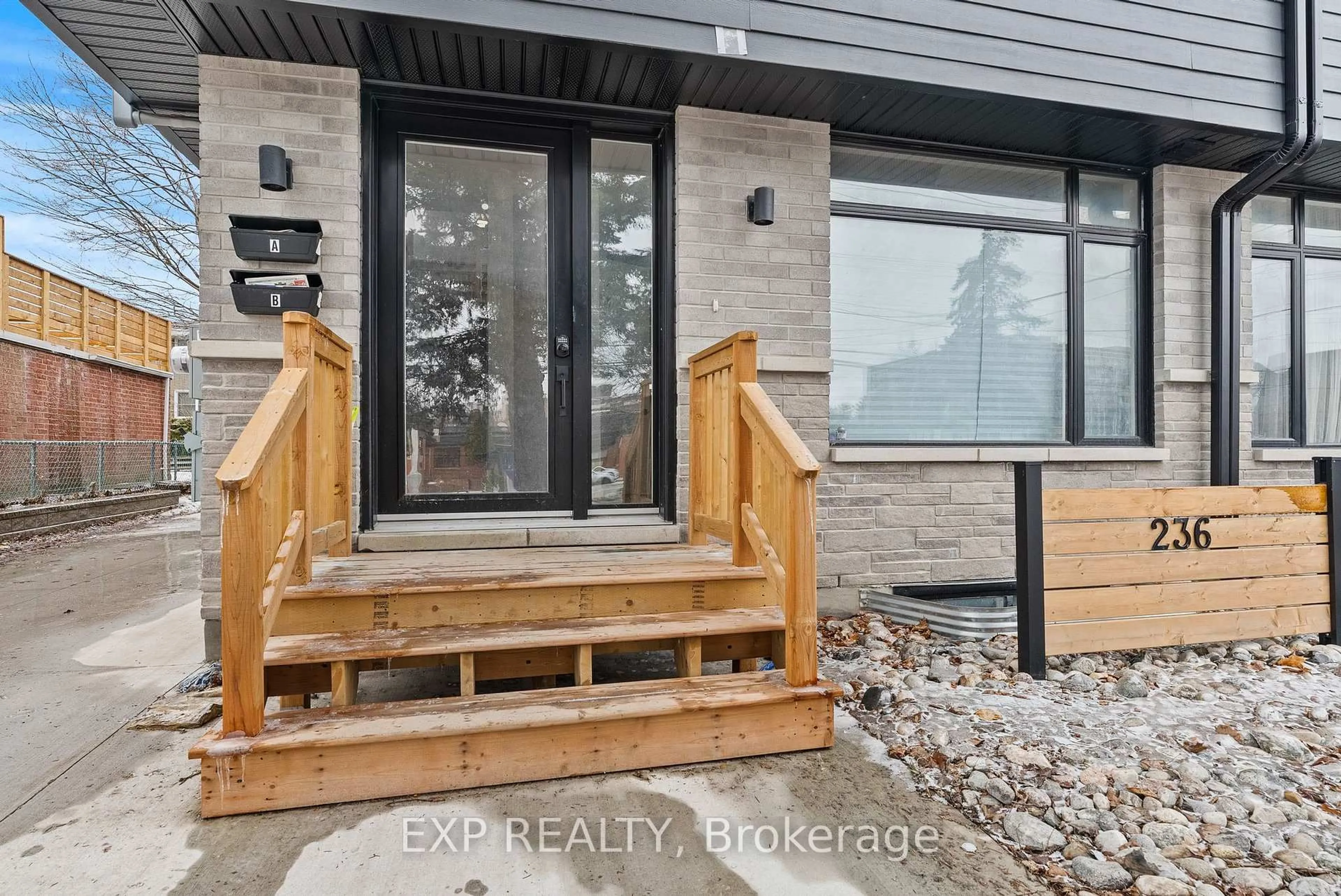 Indoor entryway for 236 Woodroffe Ave, Ottawa Ontario K2A 3V4