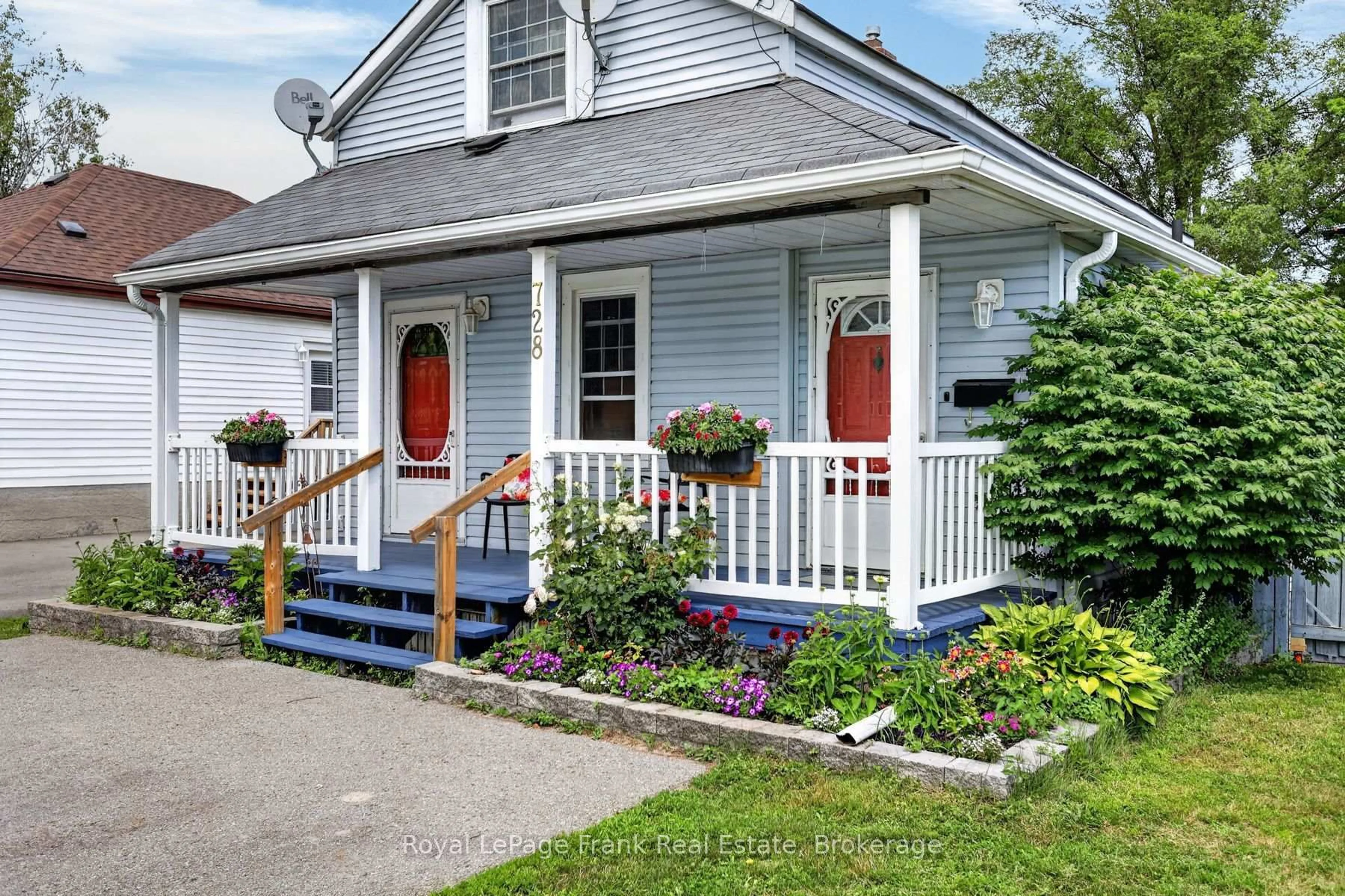 Home with vinyl exterior material, street for 728 Hurley St, Peterborough Ontario K9J 3A9