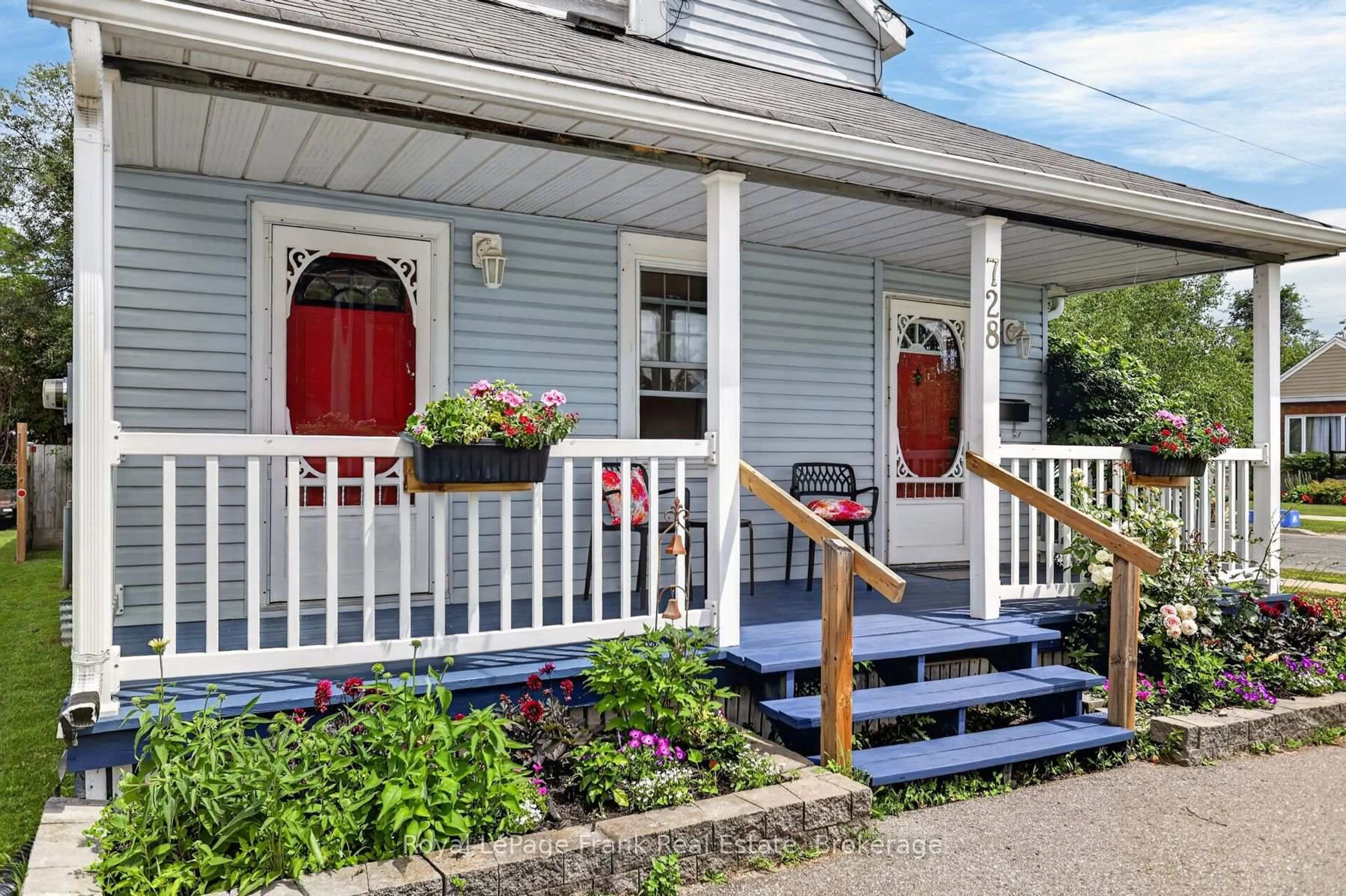 Home with vinyl exterior material, street for 728 Hurley St, Peterborough Ontario K9J 3A9