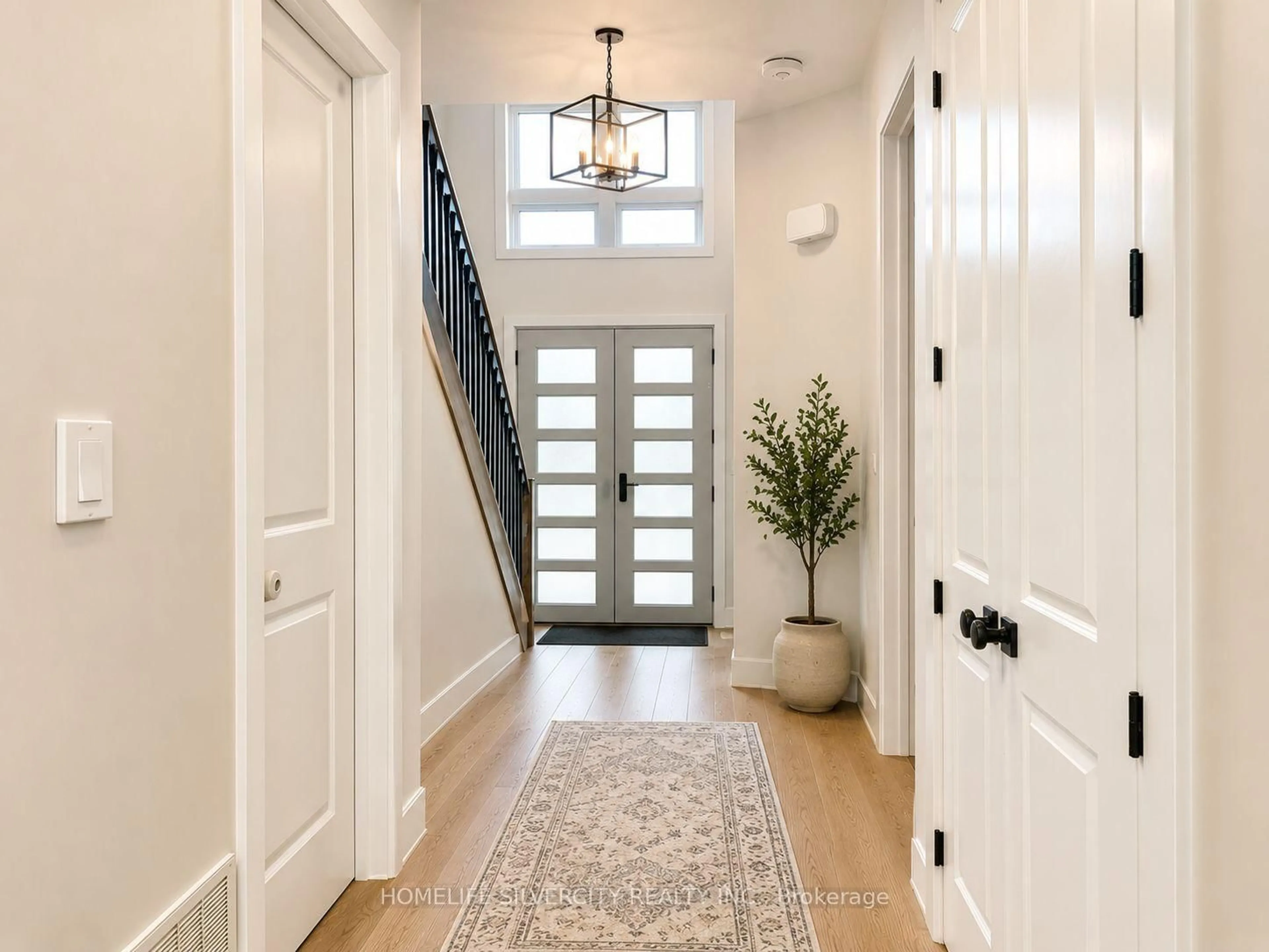 Indoor entryway for 3108 Tillmann Rd, London South Ontario N6P 1P6