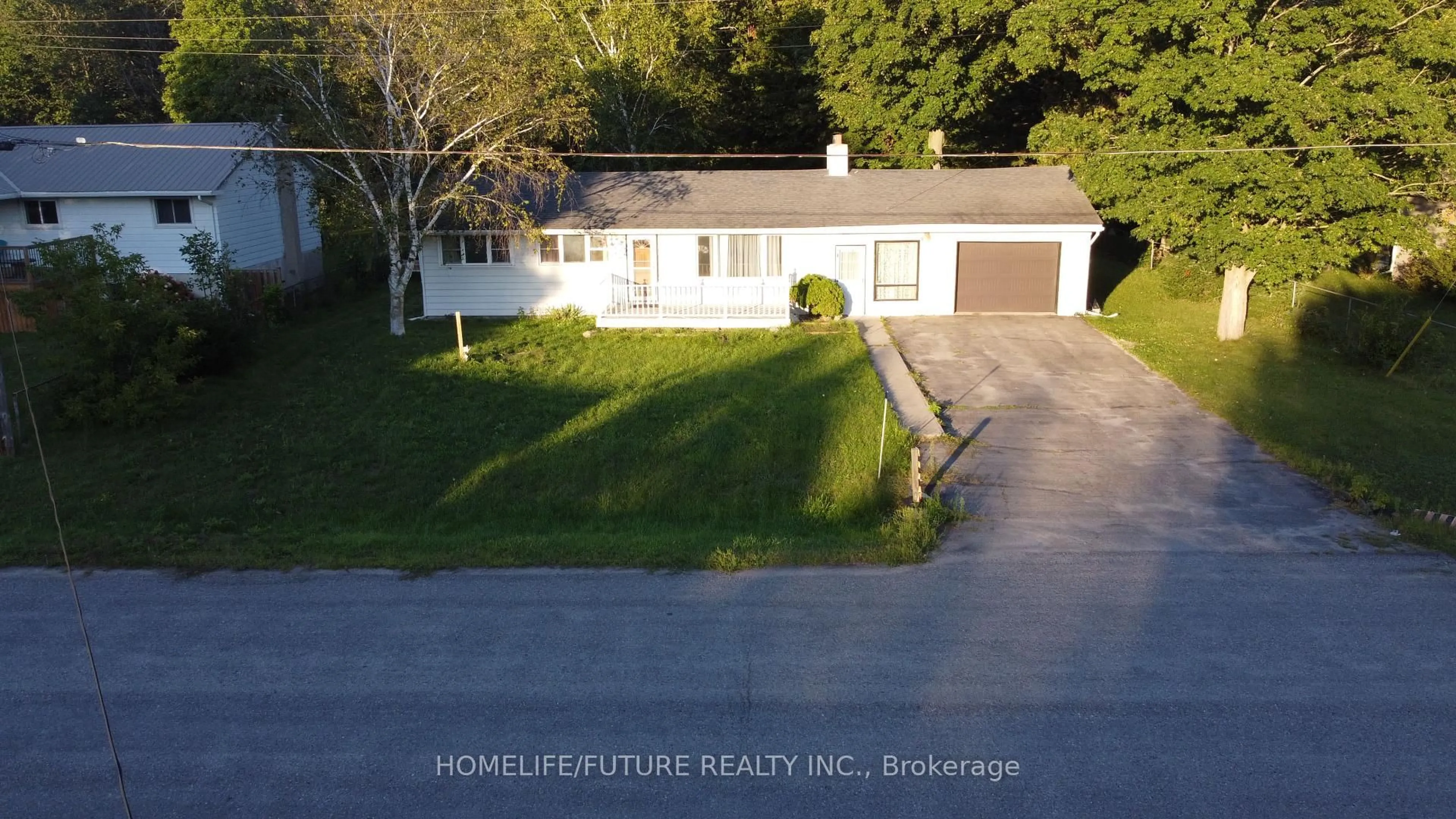 A pic from outside/outdoor area/front of a property/back of a property/a pic from drone, street for 85 Peterson St, Trenton Ontario K8V 5P8