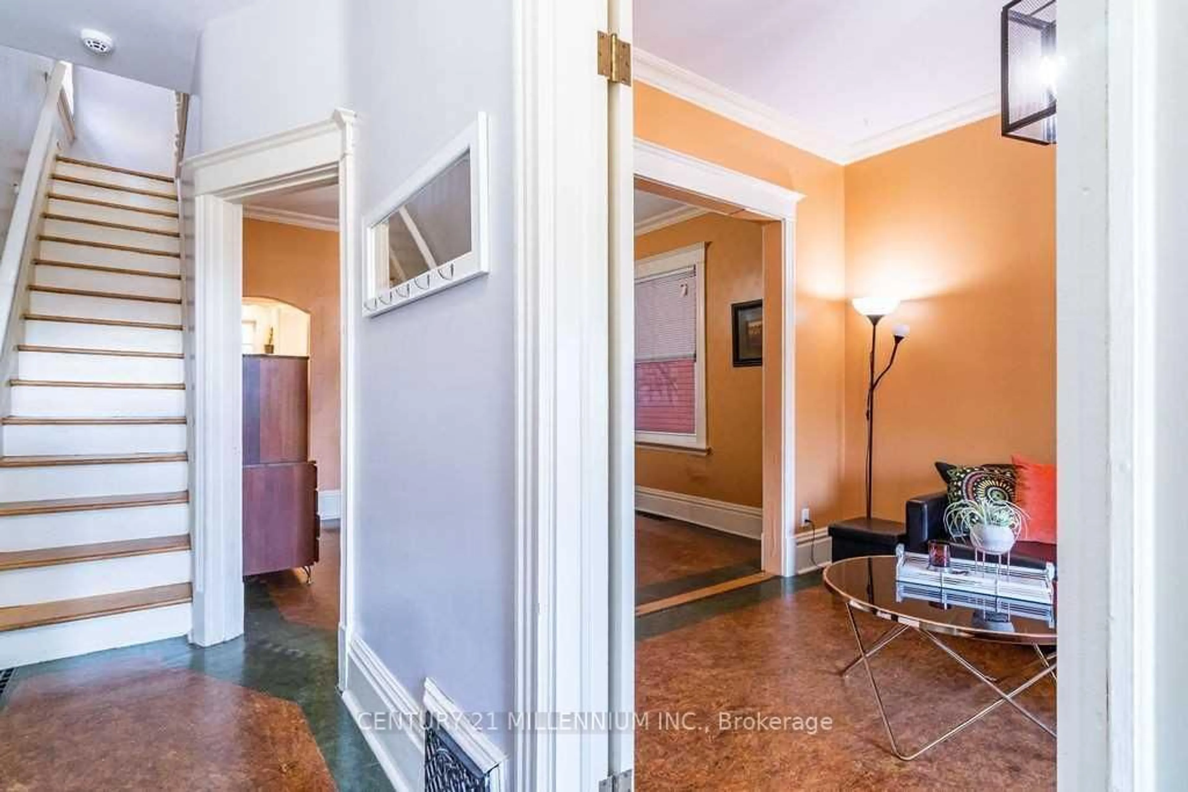 Indoor foyer for 20 Dickson Ave, Hamilton Ontario L8L 6B8