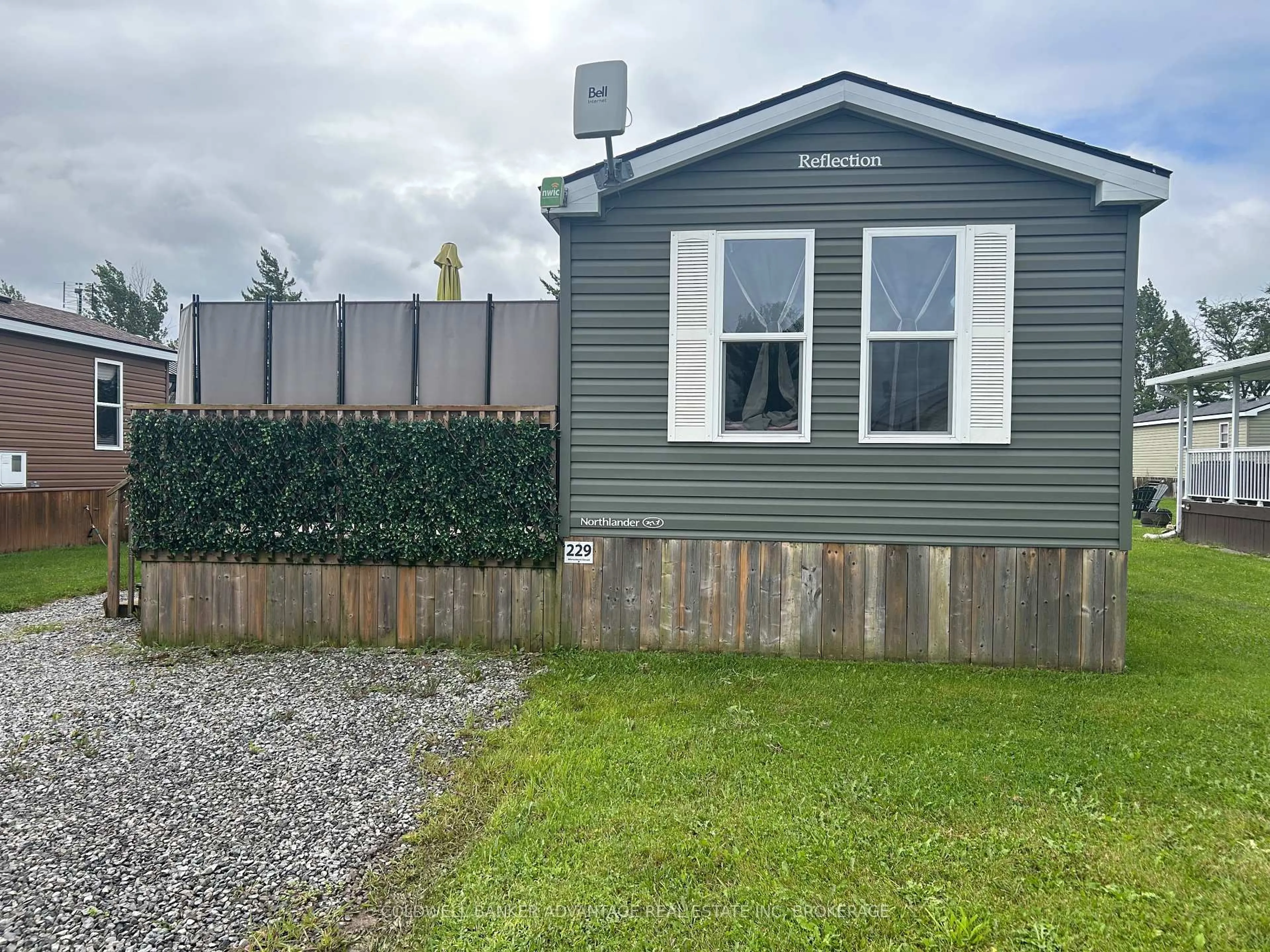 A pic from outside/outdoor area/front of a property/back of a property/a pic from drone, street for 1501 Line 8 Rd #229, Niagara-on-the-Lake Ontario L0S 1J0