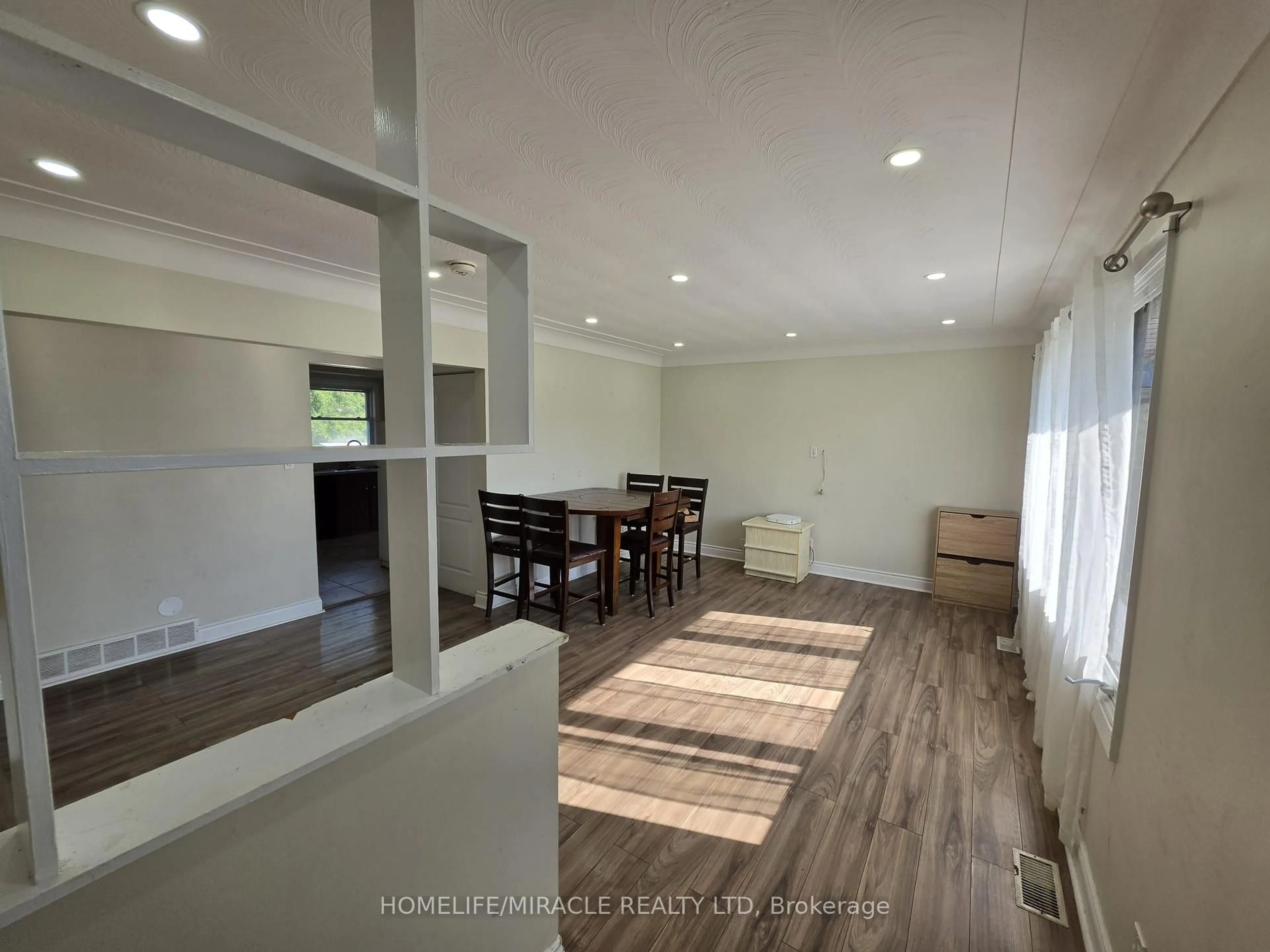 Unknown for 7150 Douglas Cres, Niagara Falls Ontario L2G 3C4