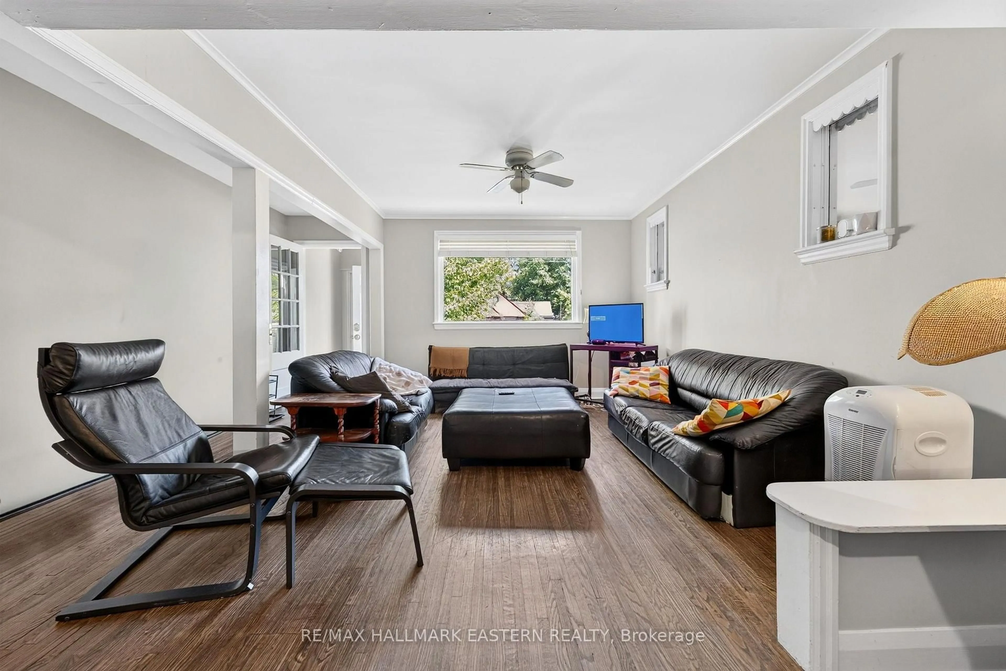 Living room with furniture, unknown for 599 Donegal St, Peterborough Ontario K9H 4M3
