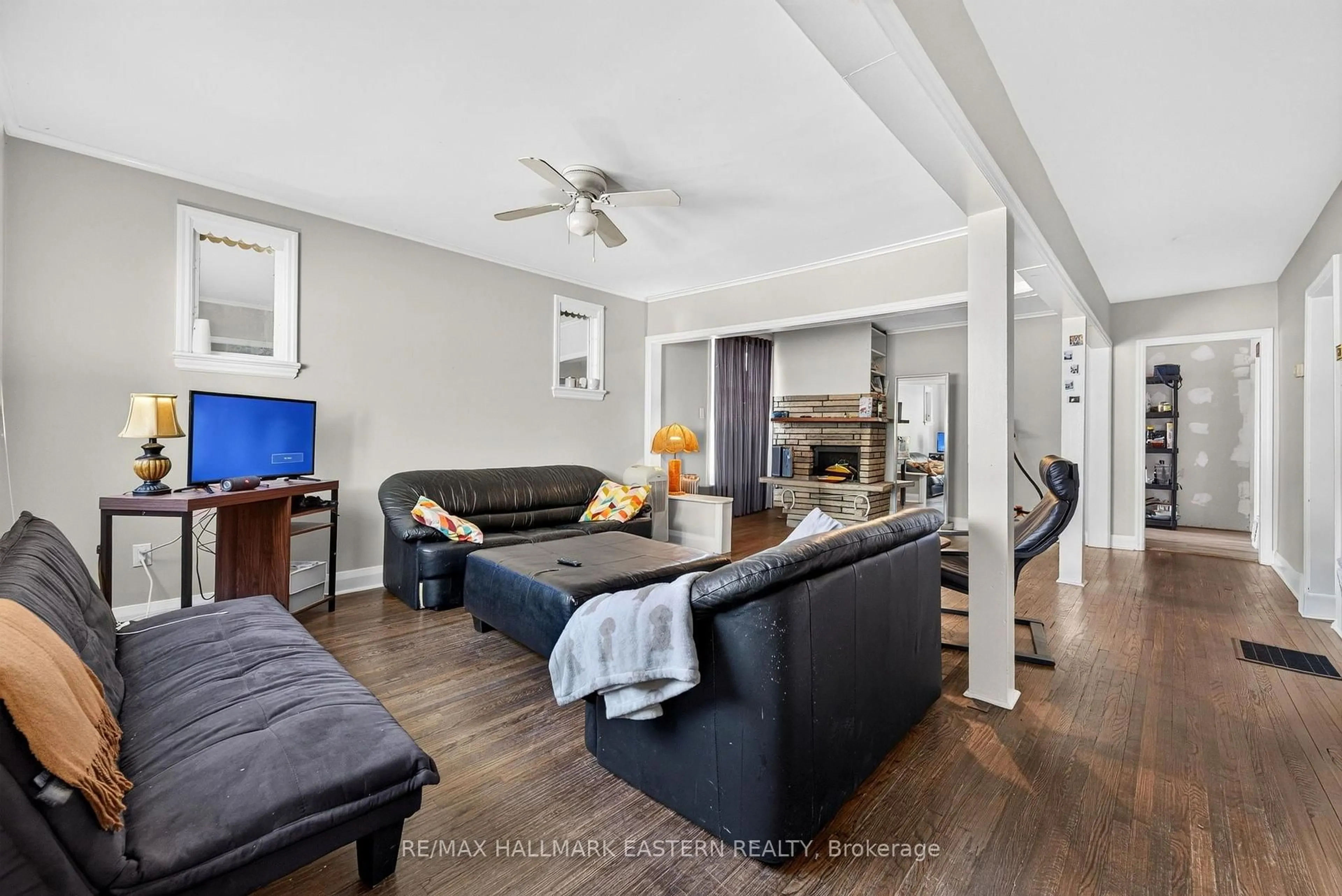 Living room with furniture, unknown for 599 Donegal St, Peterborough Ontario K9H 4M3