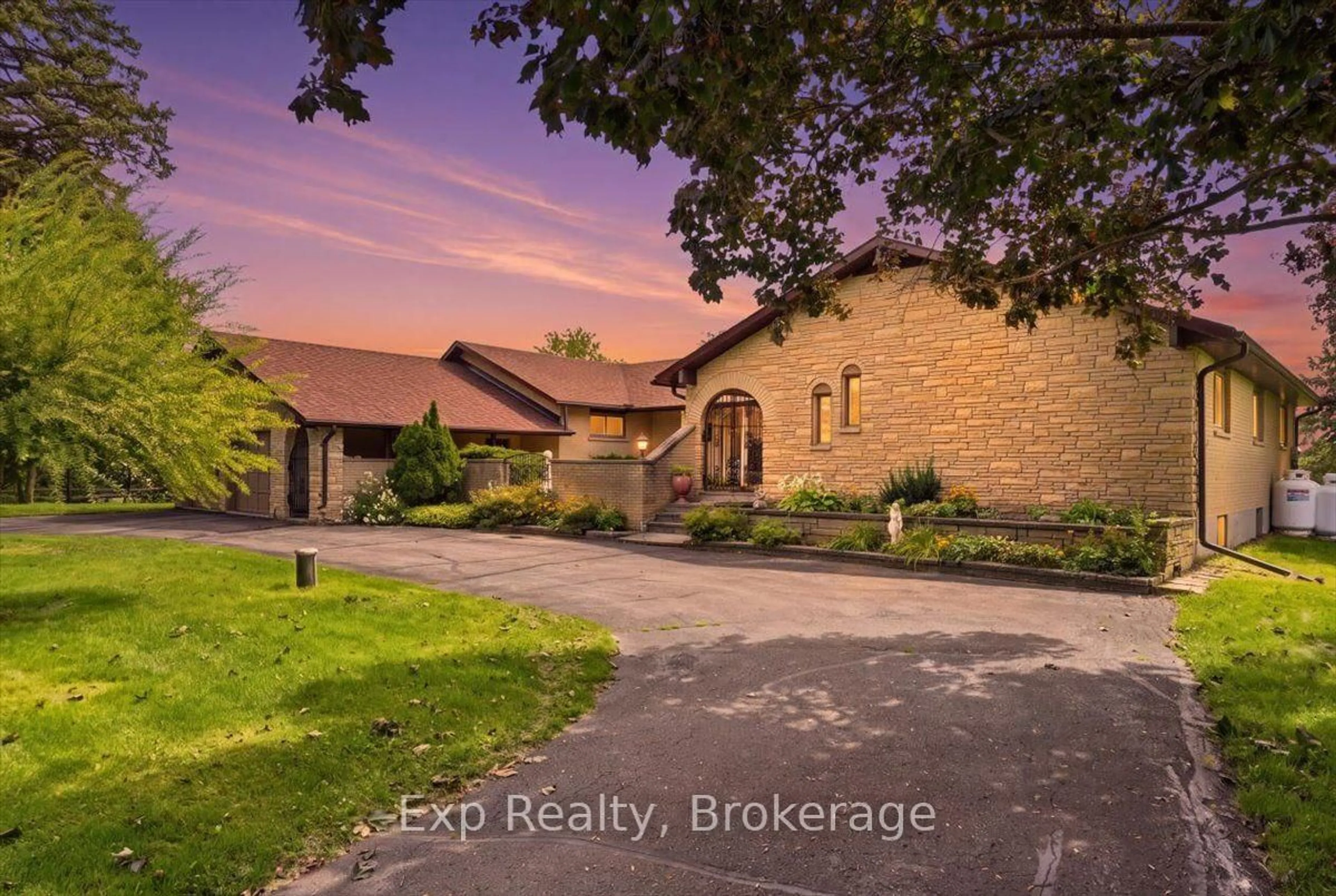 A pic from outside/outdoor area/front of a property/back of a property/a pic from drone, unknown for 126 Casey Rd, Belleville Ontario K8N 4Z6
