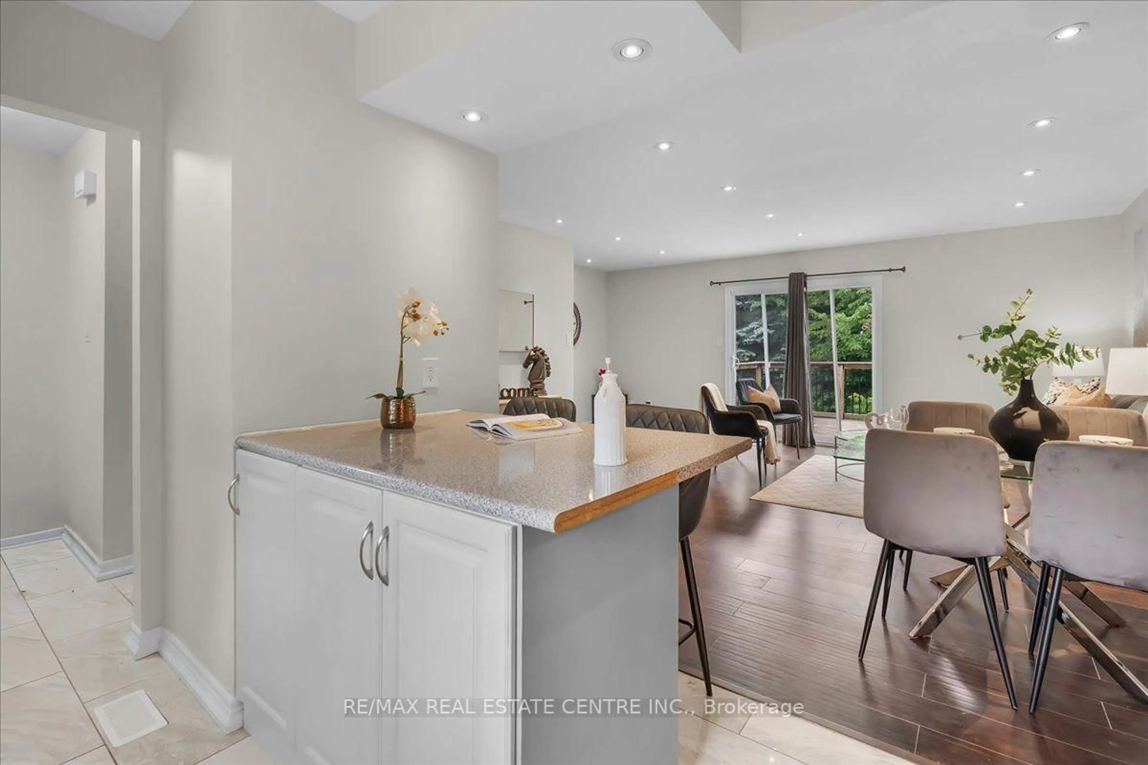 Open concept kitchen, unknown for 421 Bairstow Cres, Waterloo Ontario N2K 2H7