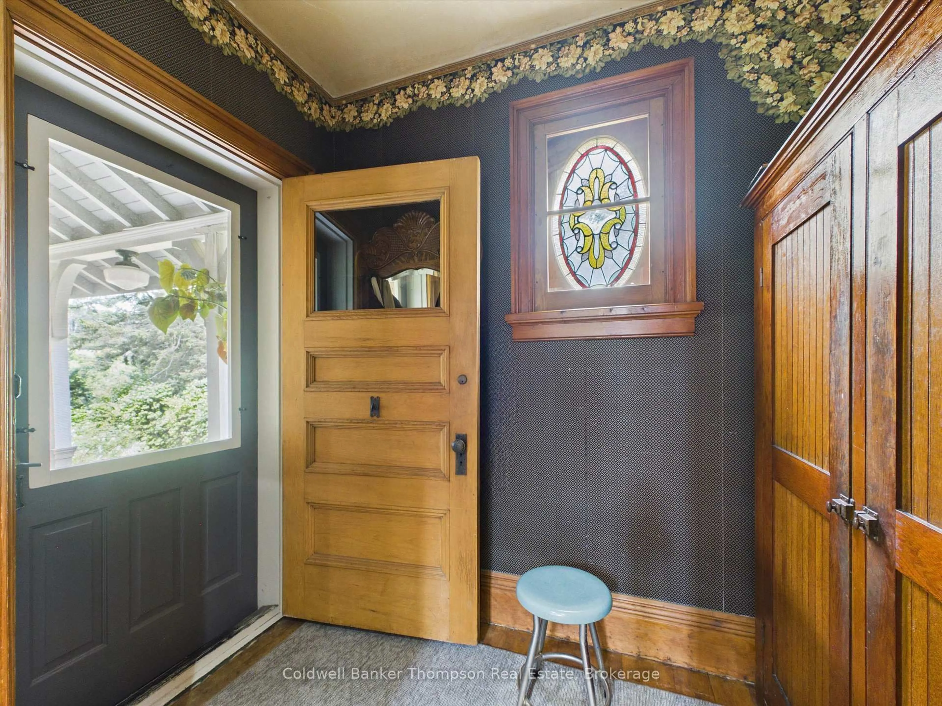 Indoor entryway for 120 Sharpe St, Burk's Falls Ontario P0A 1C0