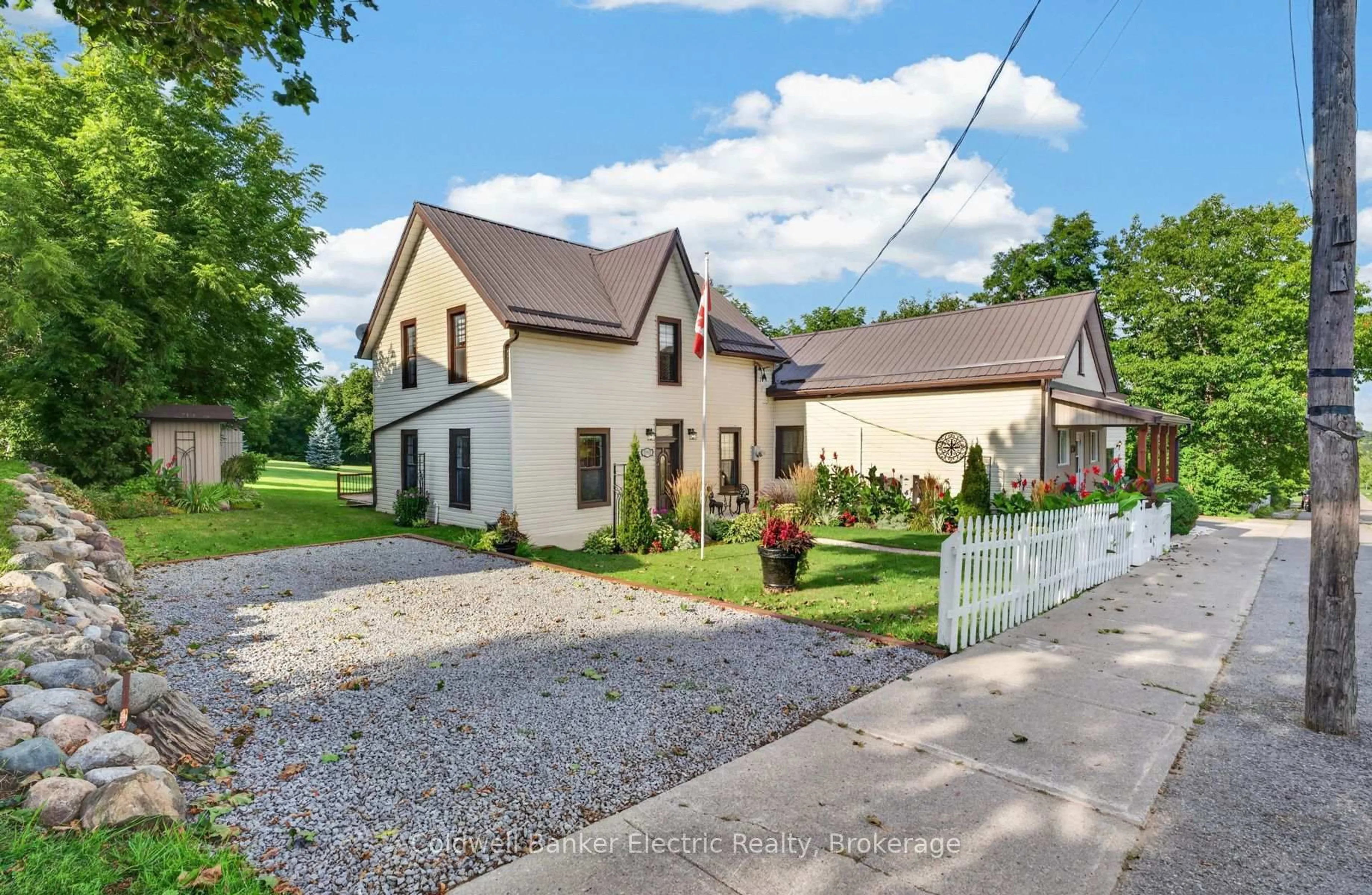 A pic from outside/outdoor area/front of a property/back of a property/a pic from drone, street for 11932 County Road 24, Alderville First Nation Ontario K0K 2X0