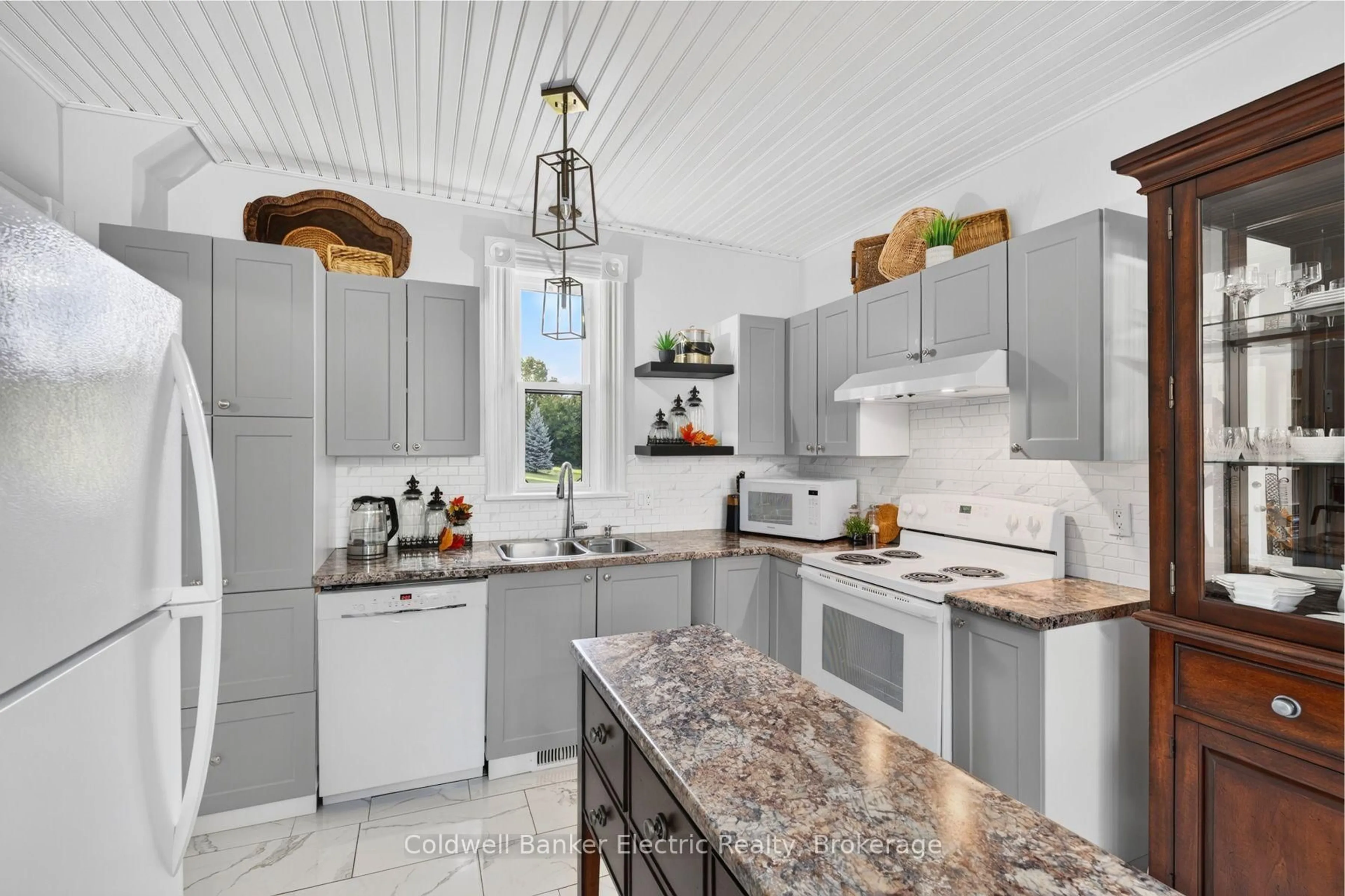Open concept kitchen, ceramic/tile floor for 11932 County Road 24, Alderville First Nation Ontario K0K 2X0