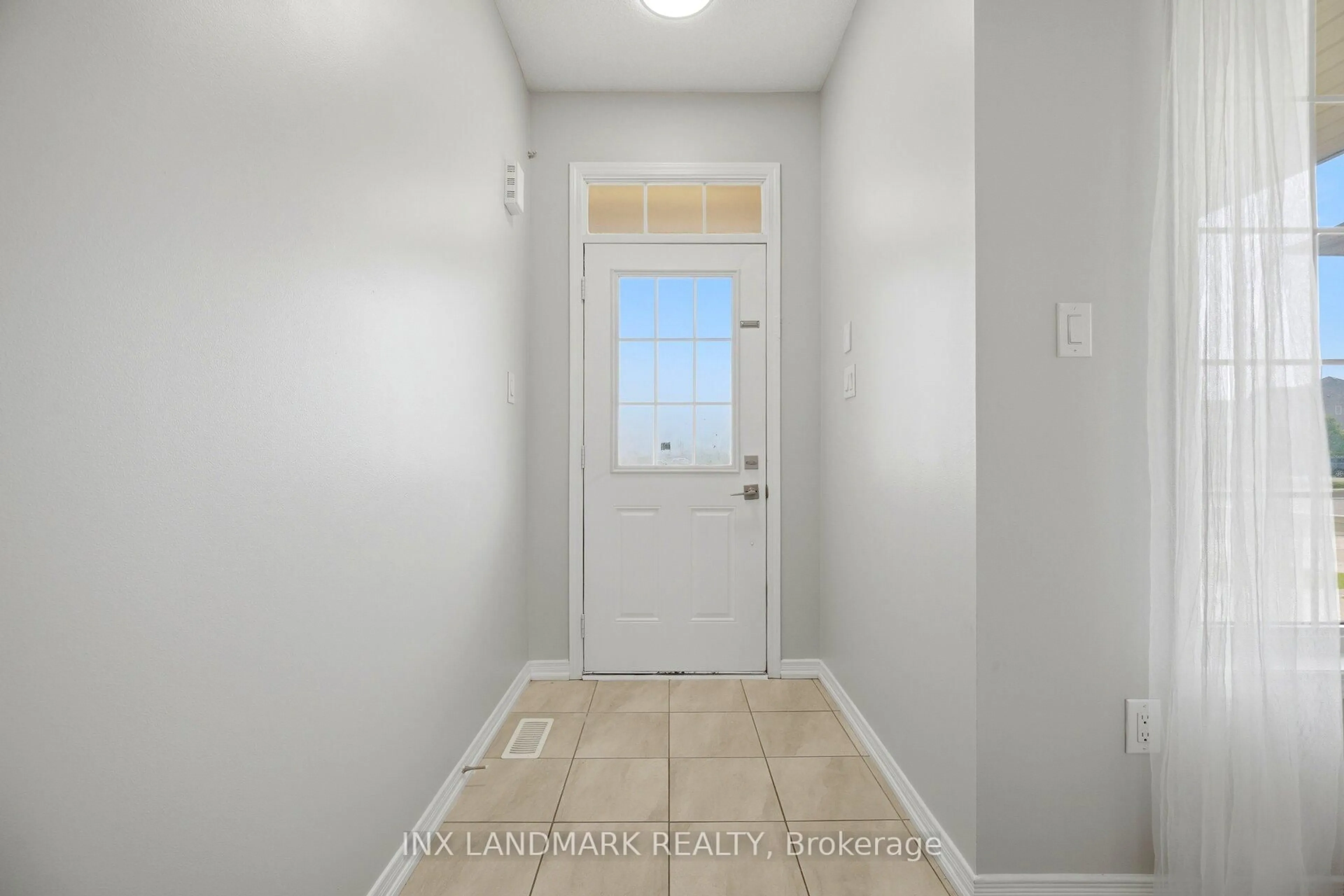 Indoor entryway for 4 Tate St, Brantford Ontario N3T 0R5