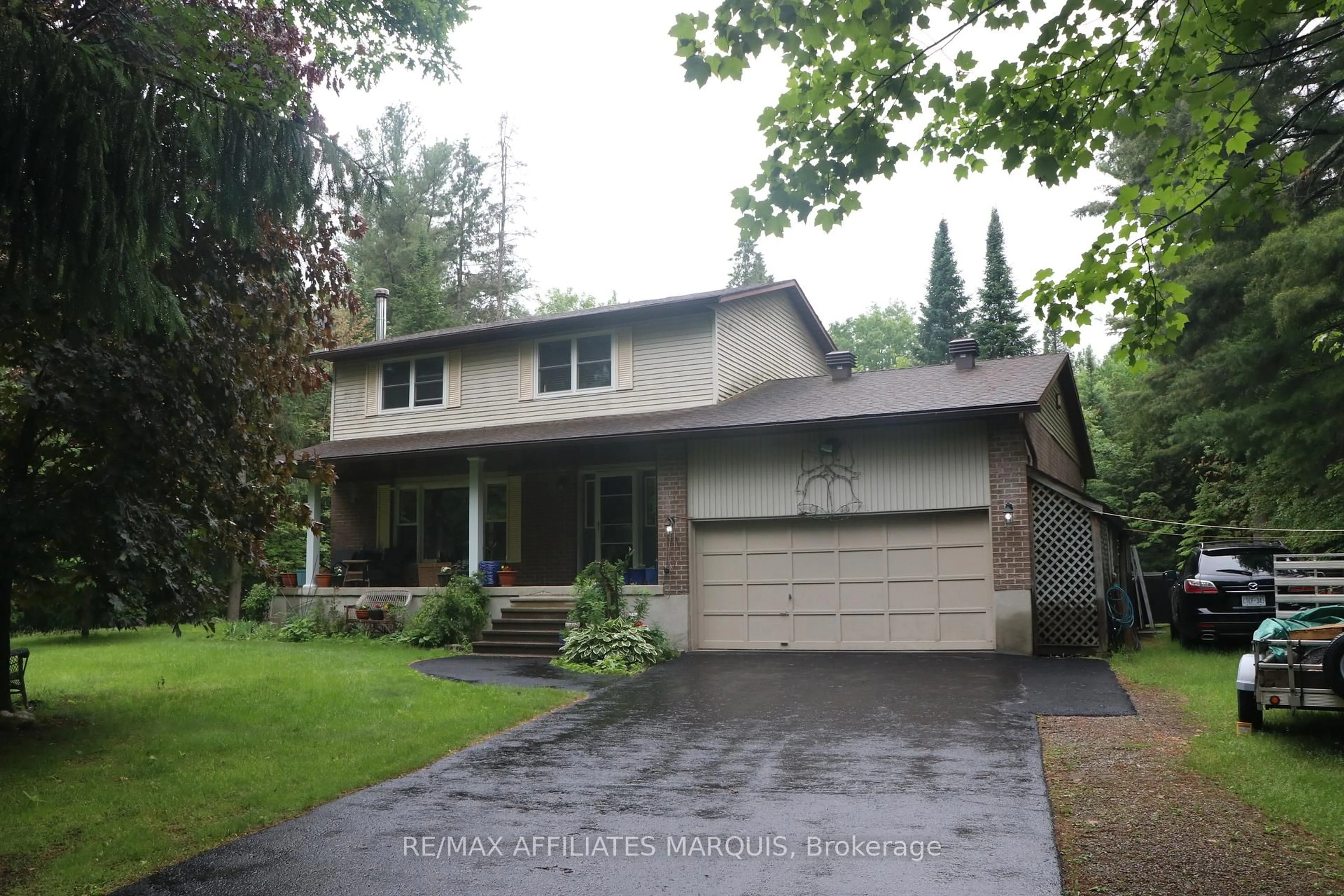 Home with vinyl exterior material, street for 141 Bracken Ave, Smiths Falls Ontario K7A 4S4