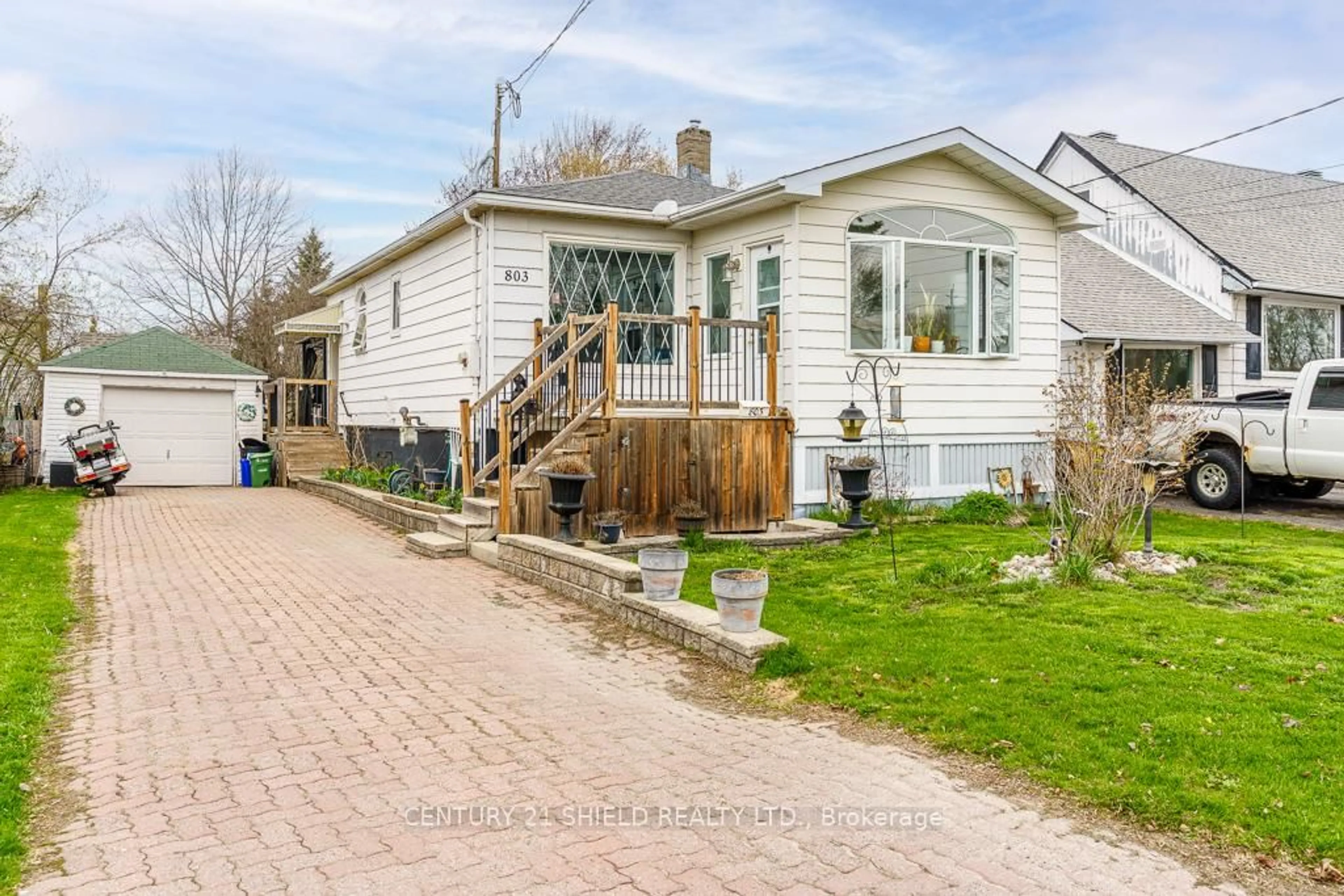 Unknown for 803 Leonard Ave, Cornwall Ontario K6J 1L5