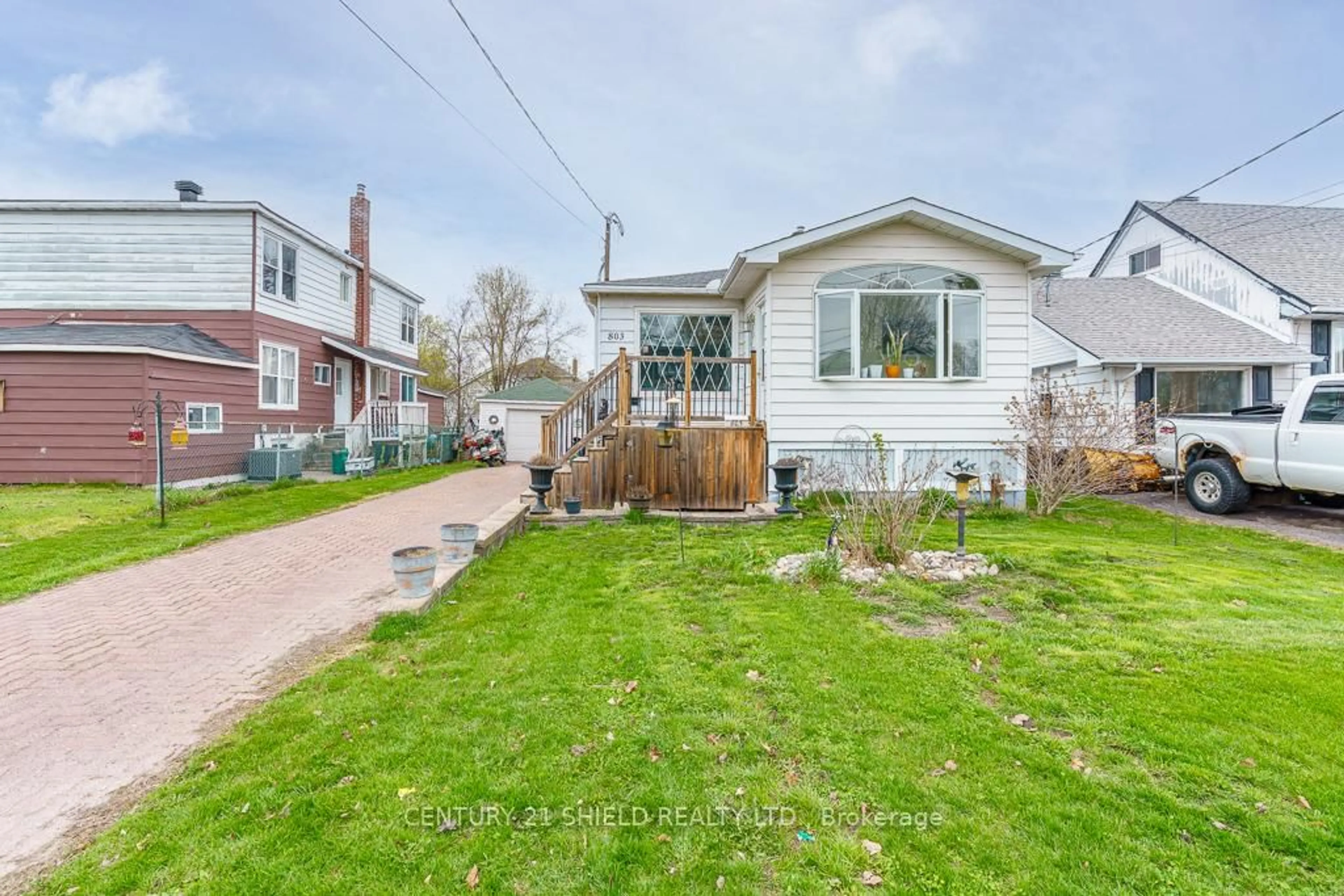 Unknown for 803 Leonard Ave, Cornwall Ontario K6J 1L5