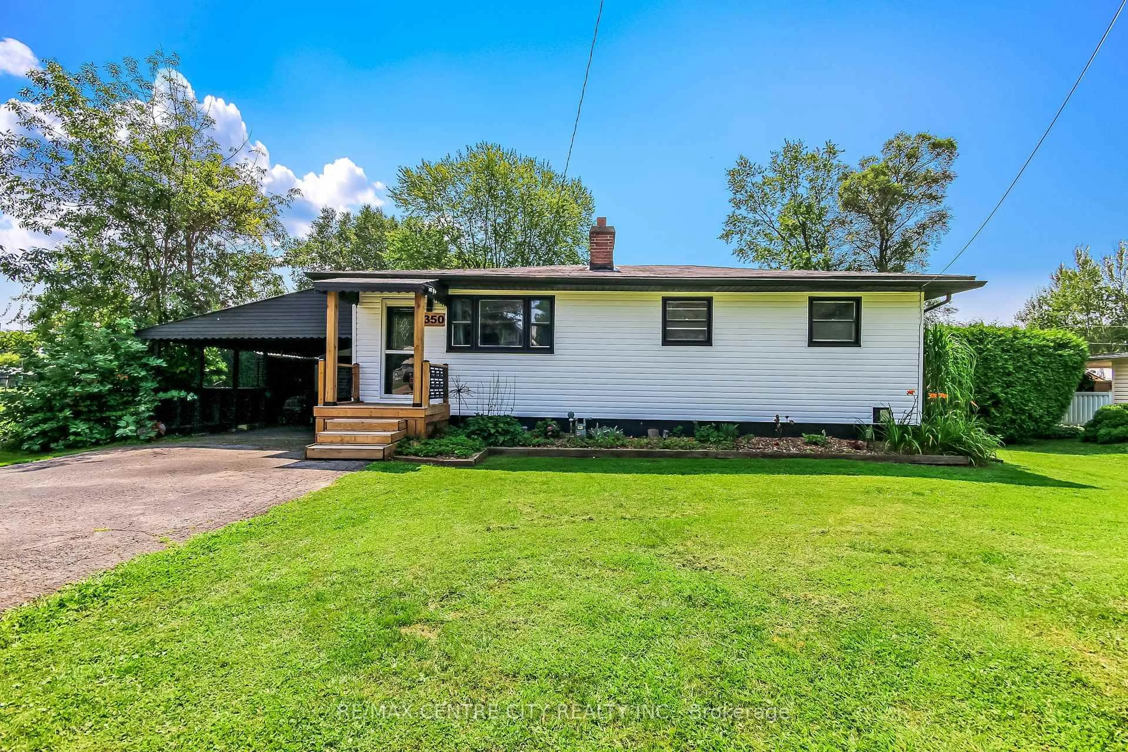 A pic from outside/outdoor area/front of a property/back of a property/a pic from drone, street for 350 Warren St, Central Elgin Ontario N5L 1B5