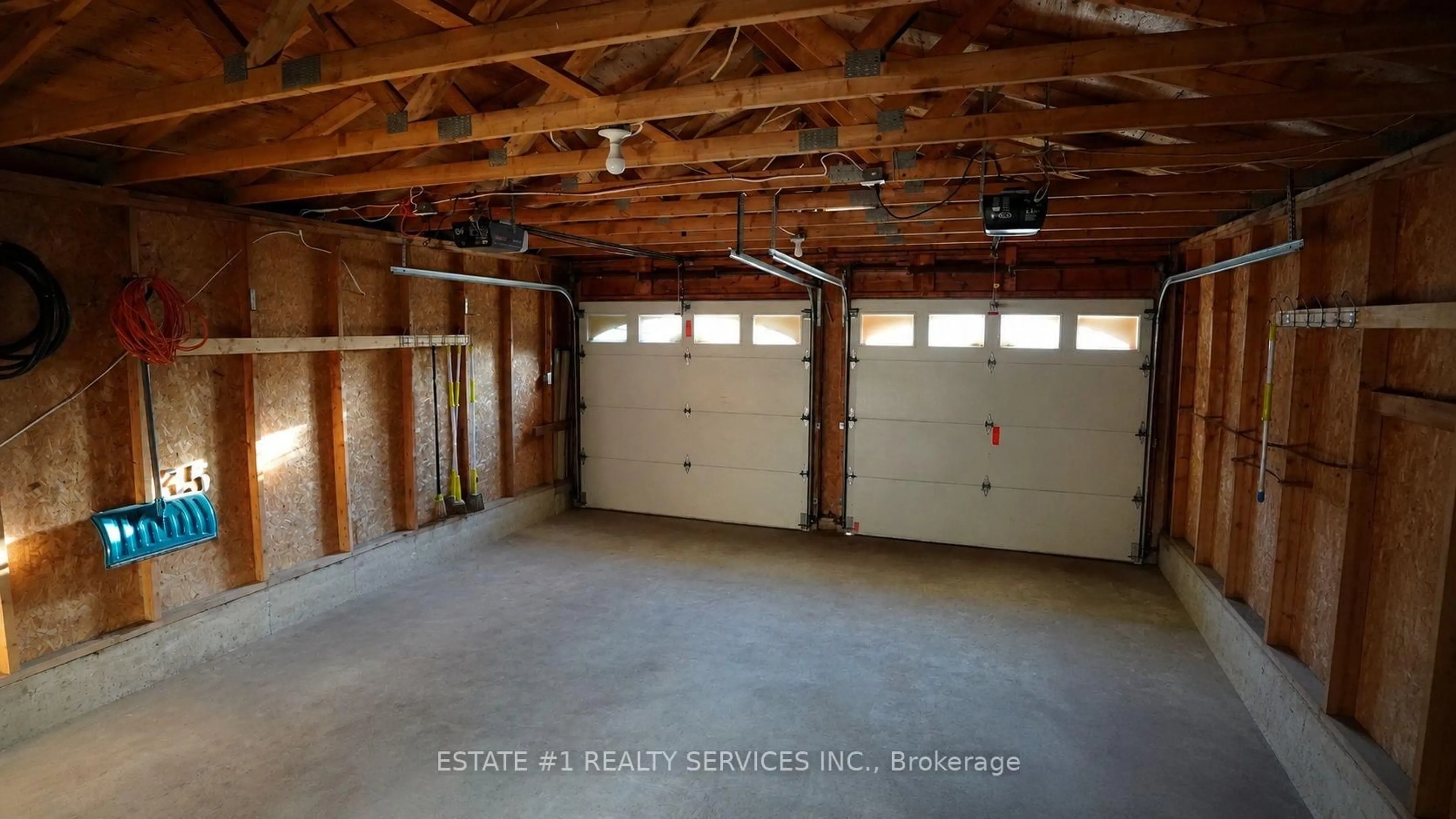 Indoor garage for 35 Golden Meadow Dr, Kitchener Ontario N2N 2L9