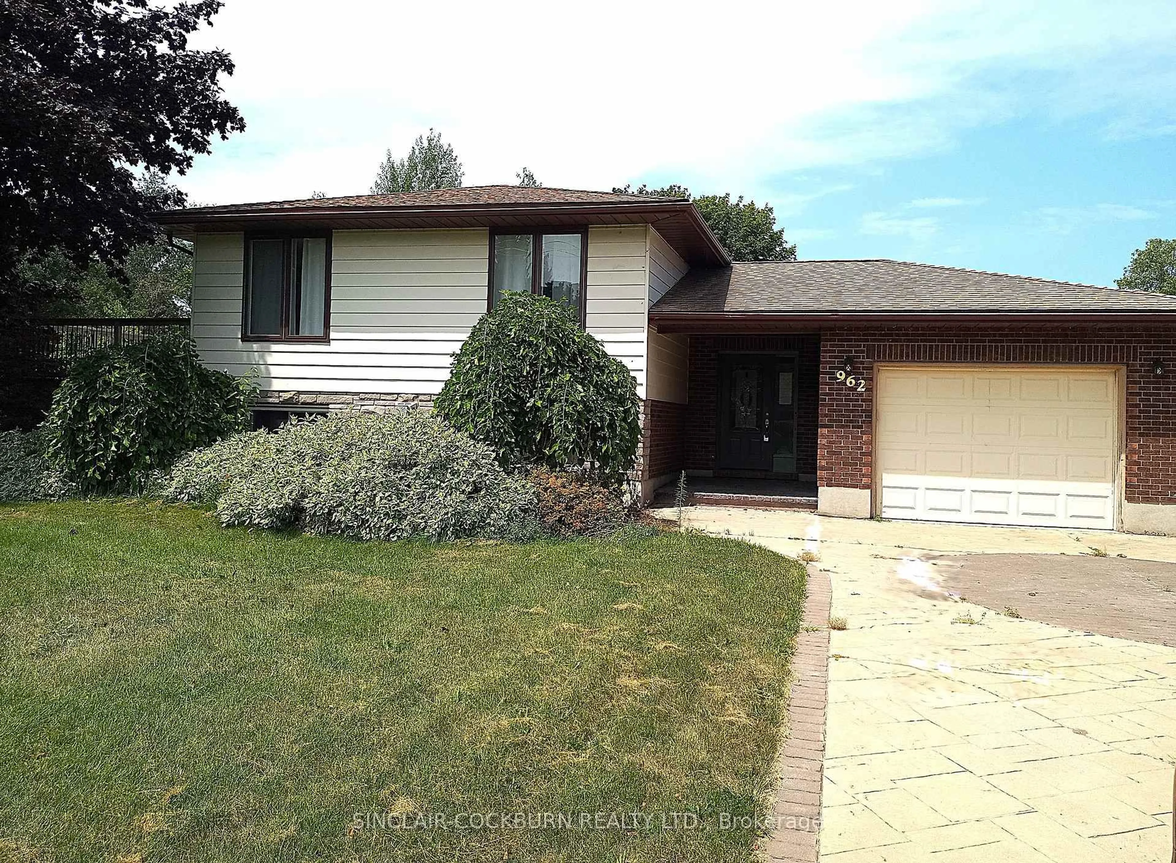 Home with vinyl exterior material, street for 962 Boardwalk St, Huron-Kinloss Ontario N2Z 0C2