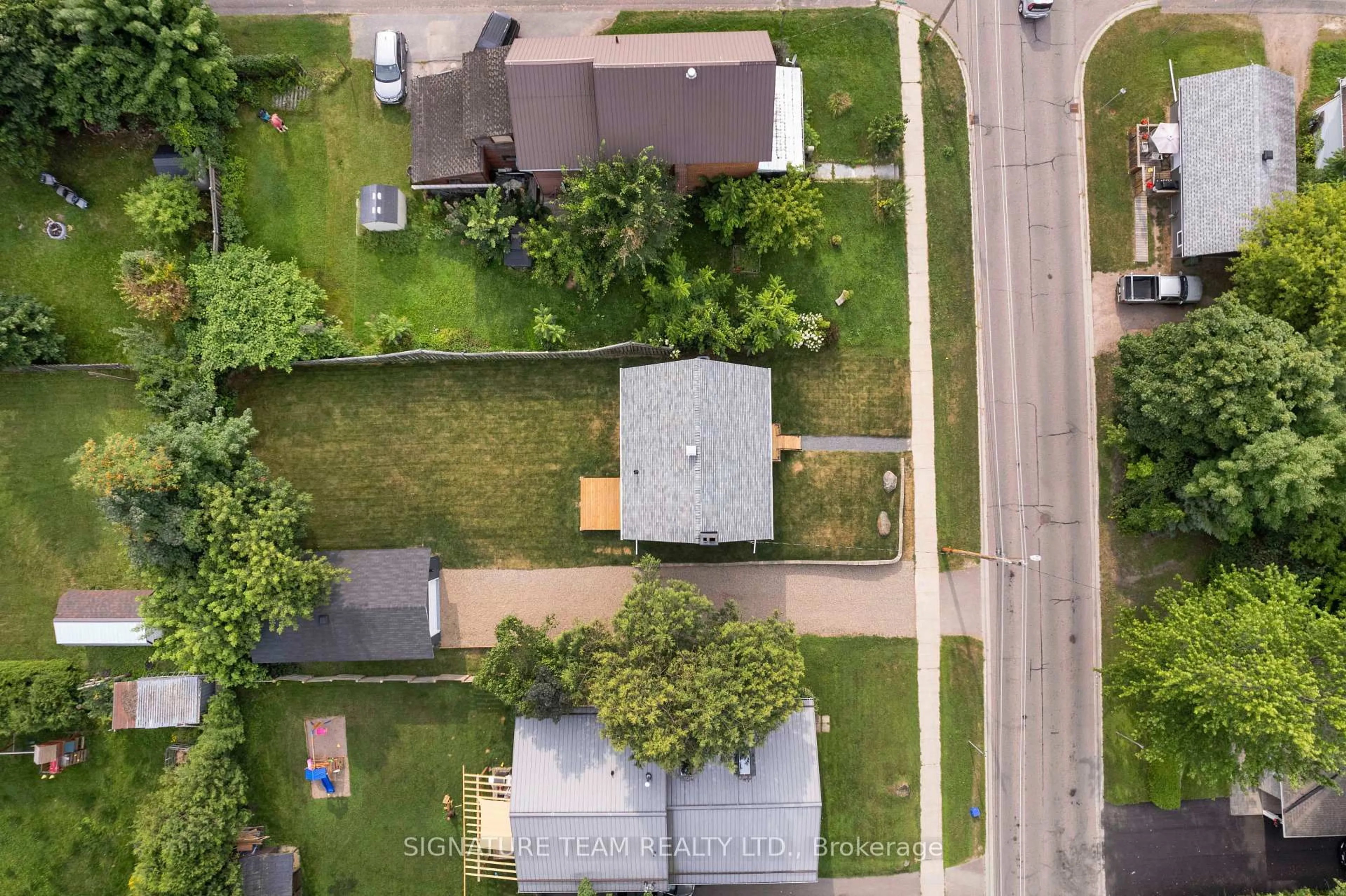 A pic from outside/outdoor area/front of a property/back of a property/a pic from drone, street for 332 Alfred St, Pembroke Ontario K8A 3A8