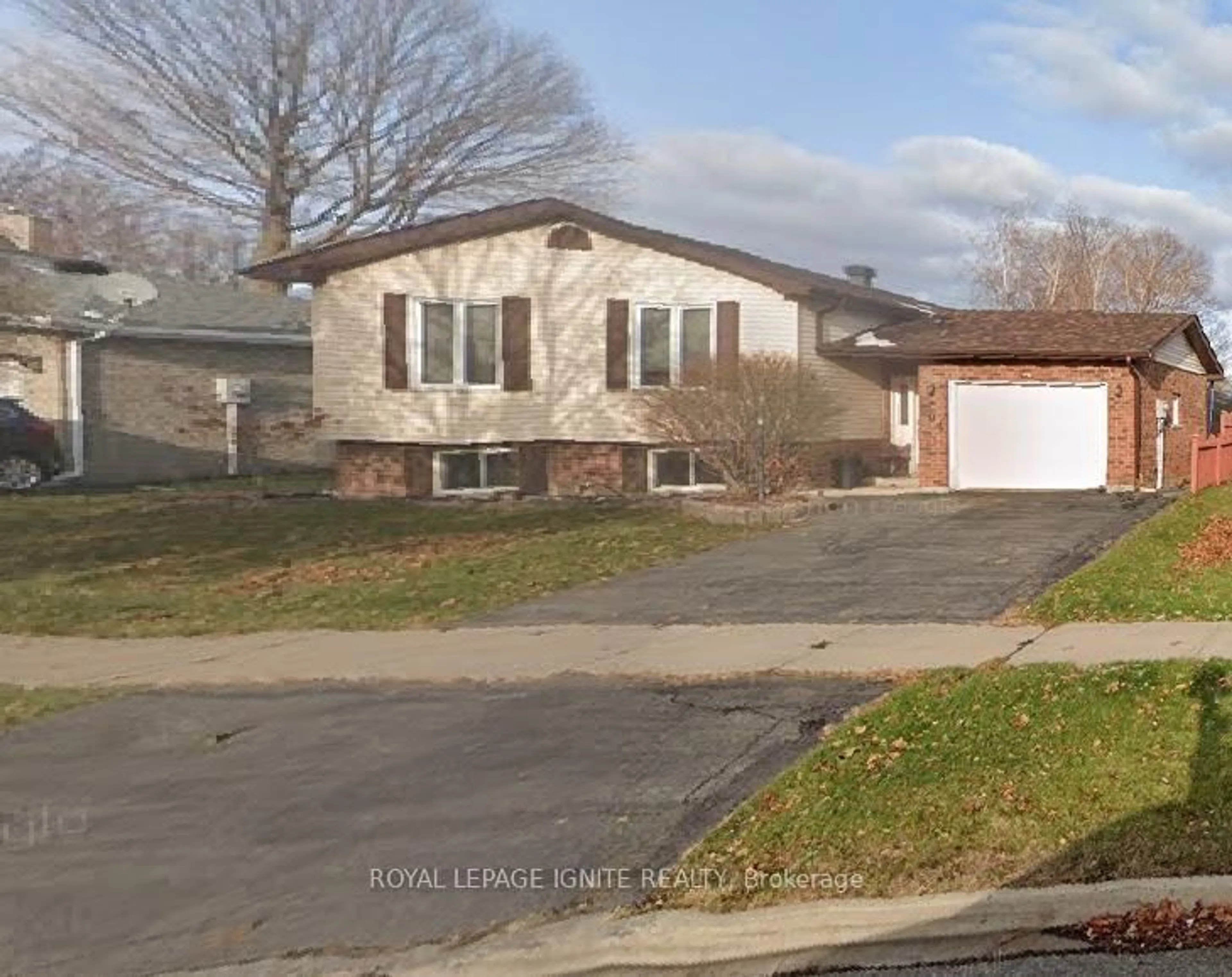 Unknown for 804 Champlain Dr, Cornwall Ontario K6H 6W3