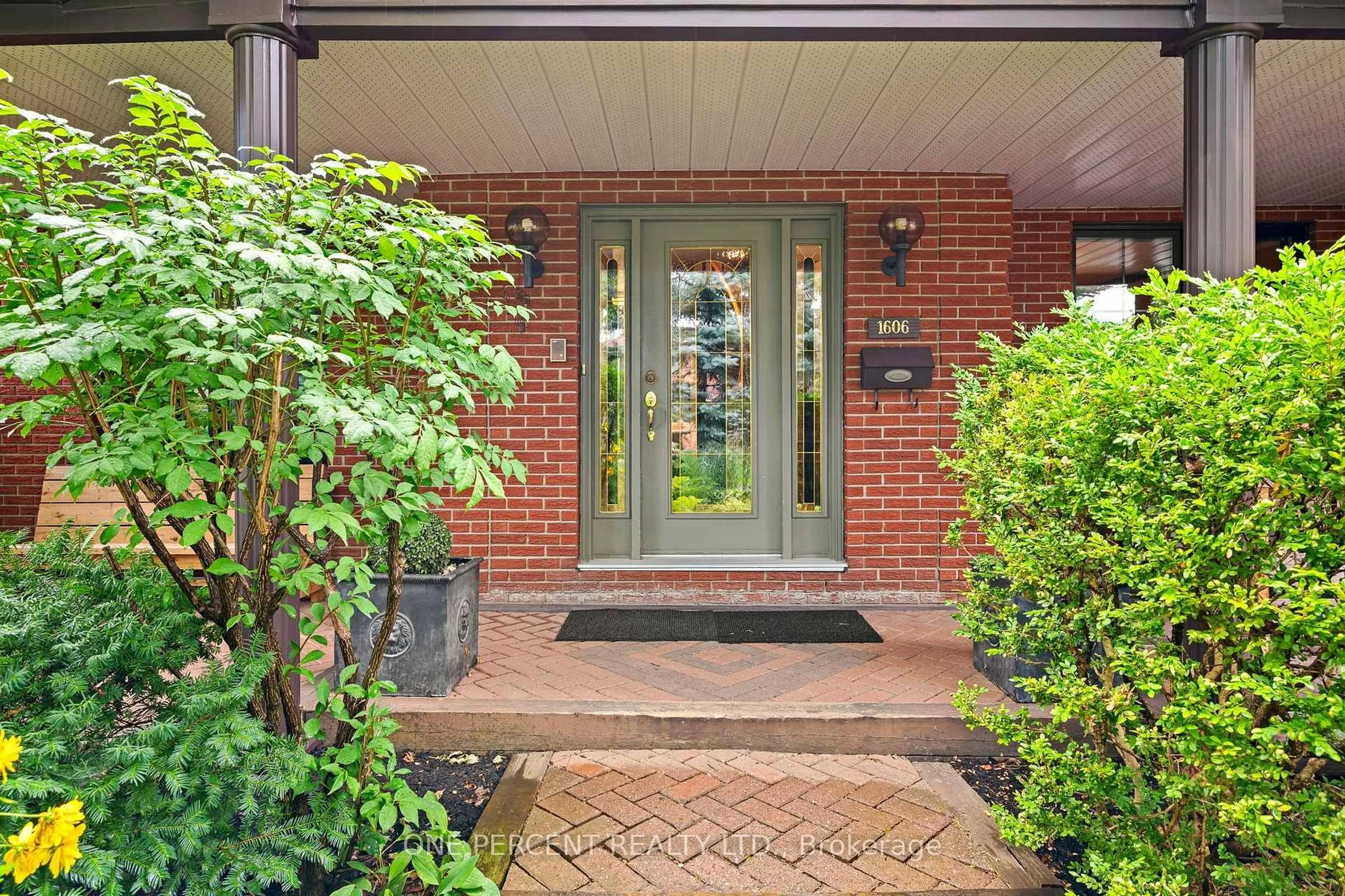 Unknown for 1606 Ortona Ave, Ottawa Ontario K2C 1W5