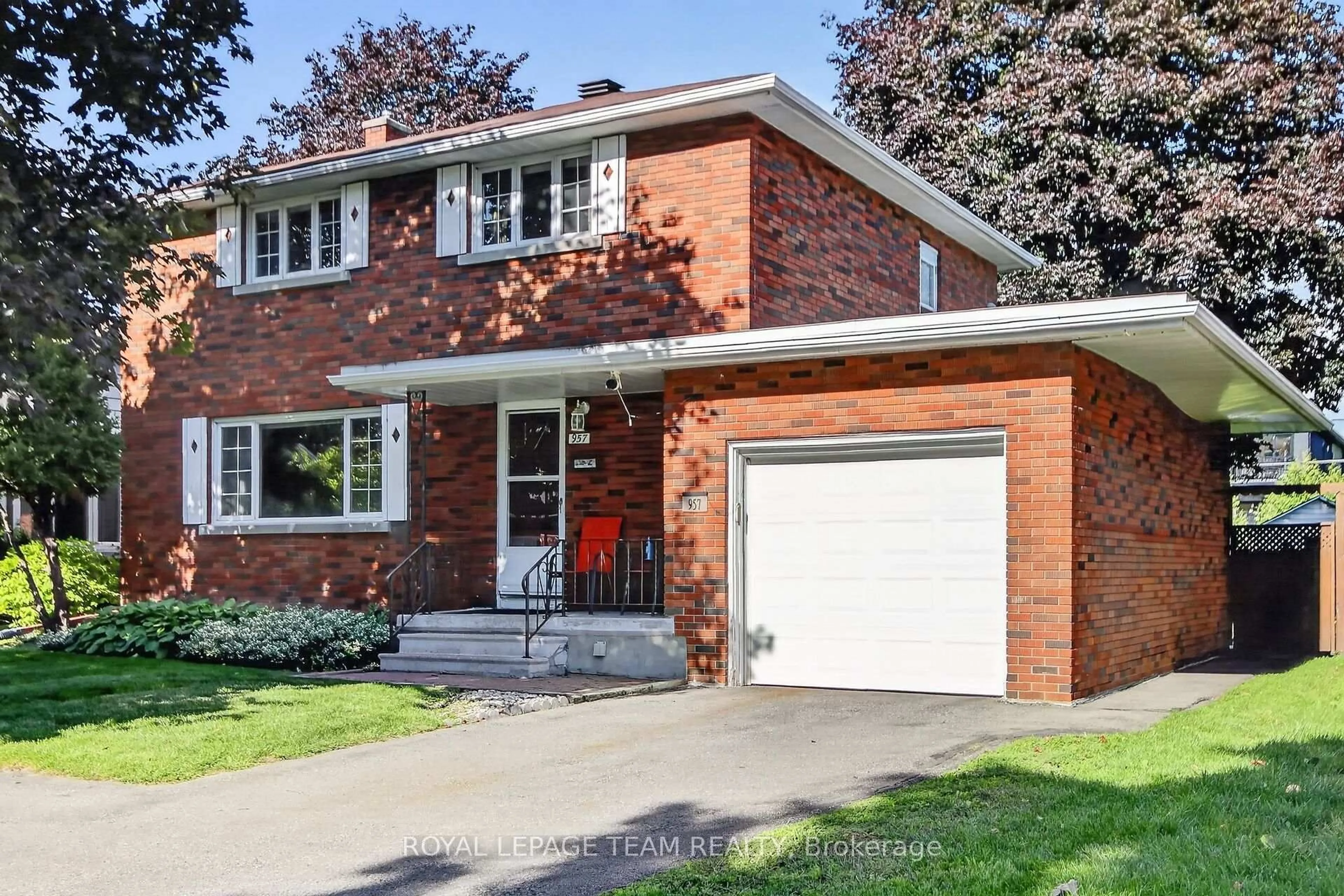 Home with brick exterior material, street for 957 Winnington Ave, Ottawa Ontario K2B 5C6