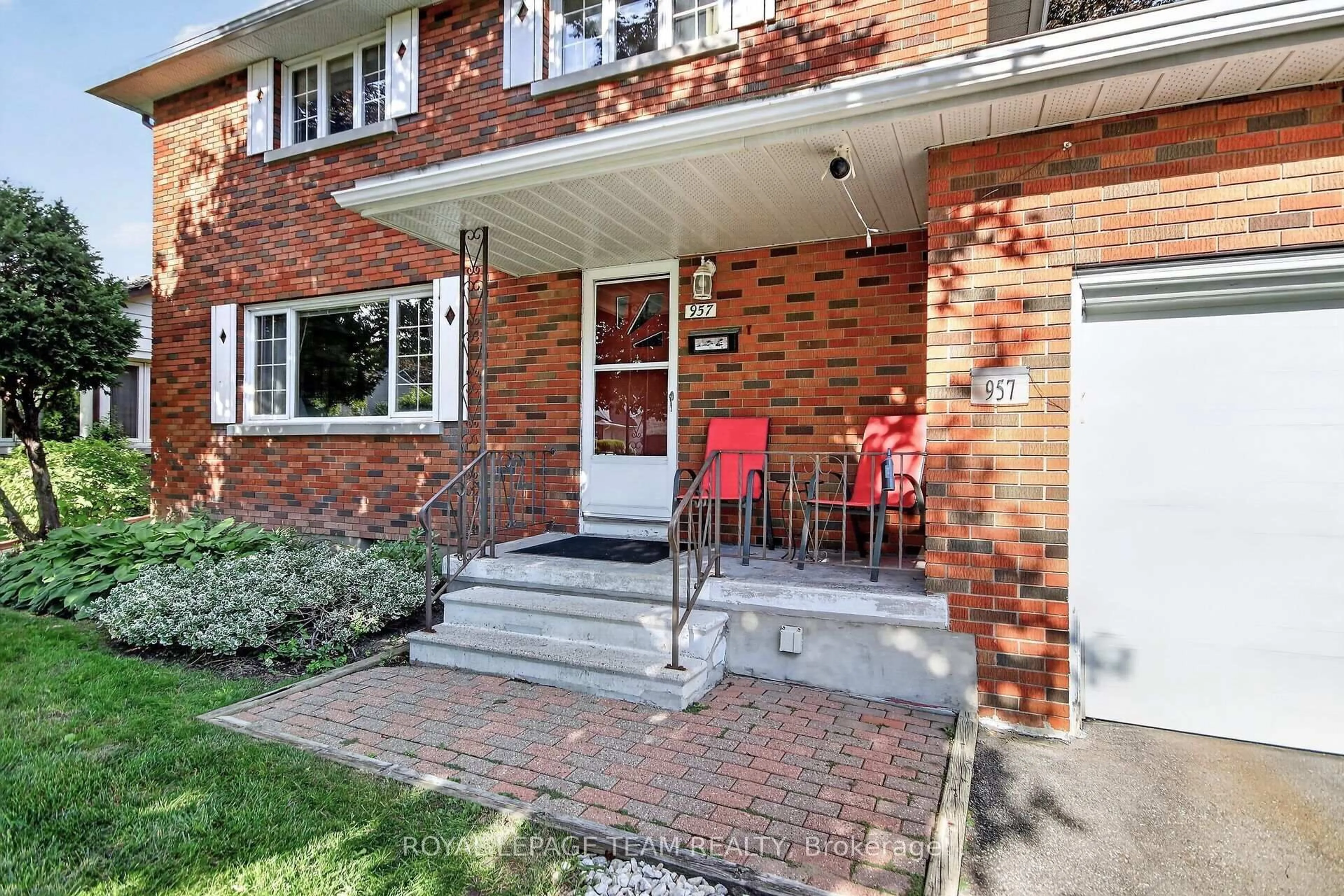 Home with brick exterior material, street for 957 Winnington Ave, Ottawa Ontario K2B 5C6