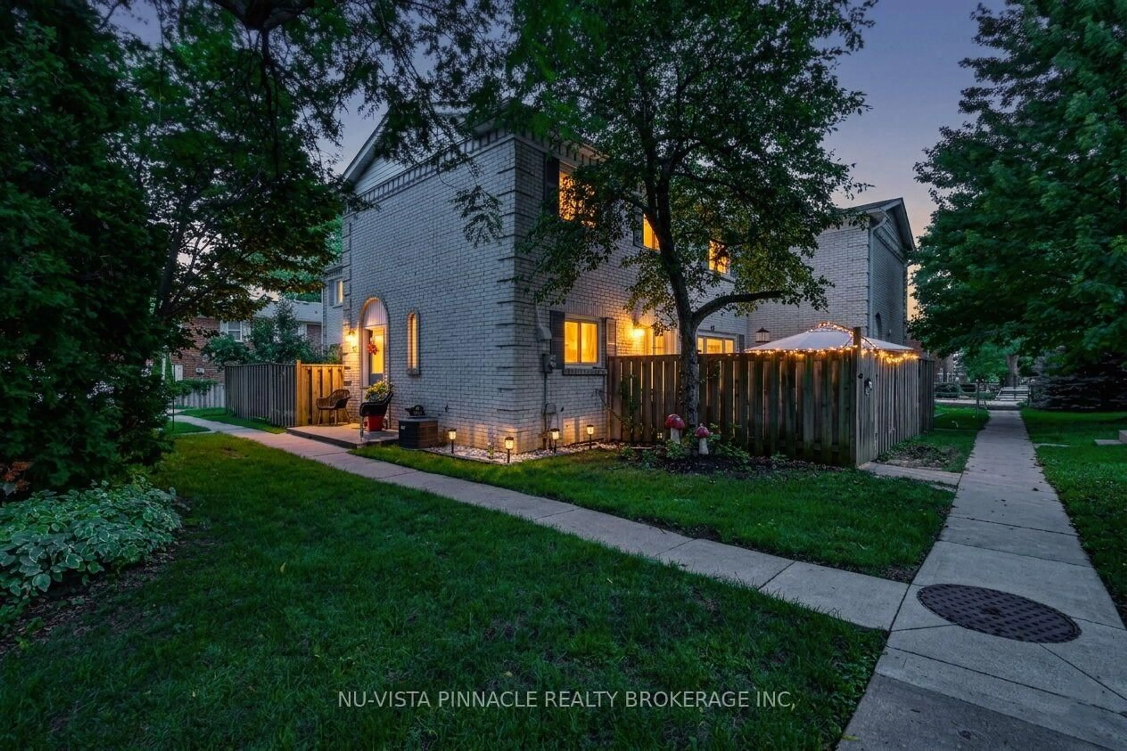 A pic from outside/outdoor area/front of a property/back of a property/a pic from drone, street for 370 Homestead Crt #13, London North Ontario N6G 2E9