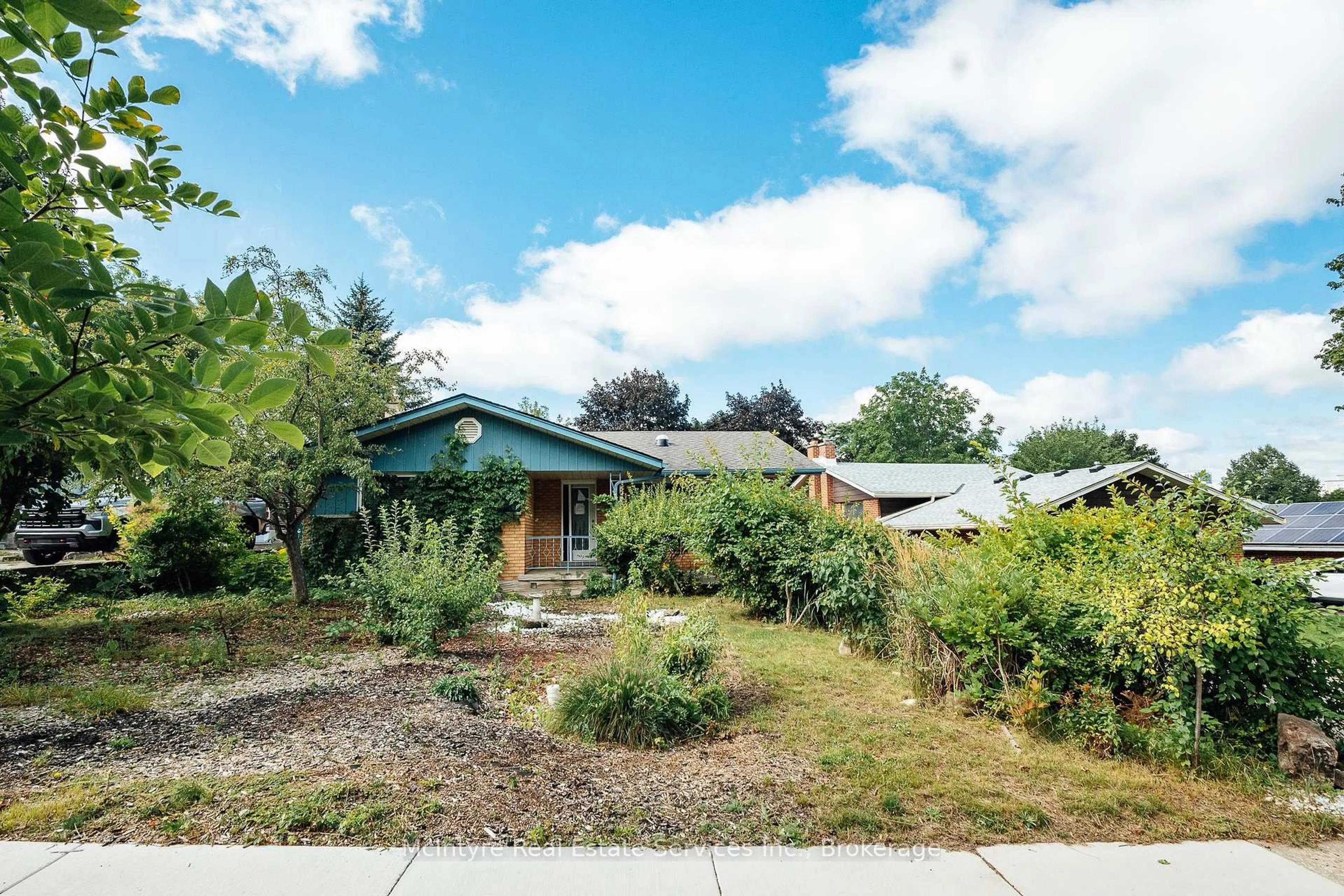 A pic from outside/outdoor area/front of a property/back of a property/a pic from drone, street for 229 Winfield Ave, Waterloo Ontario N2J 3M8
