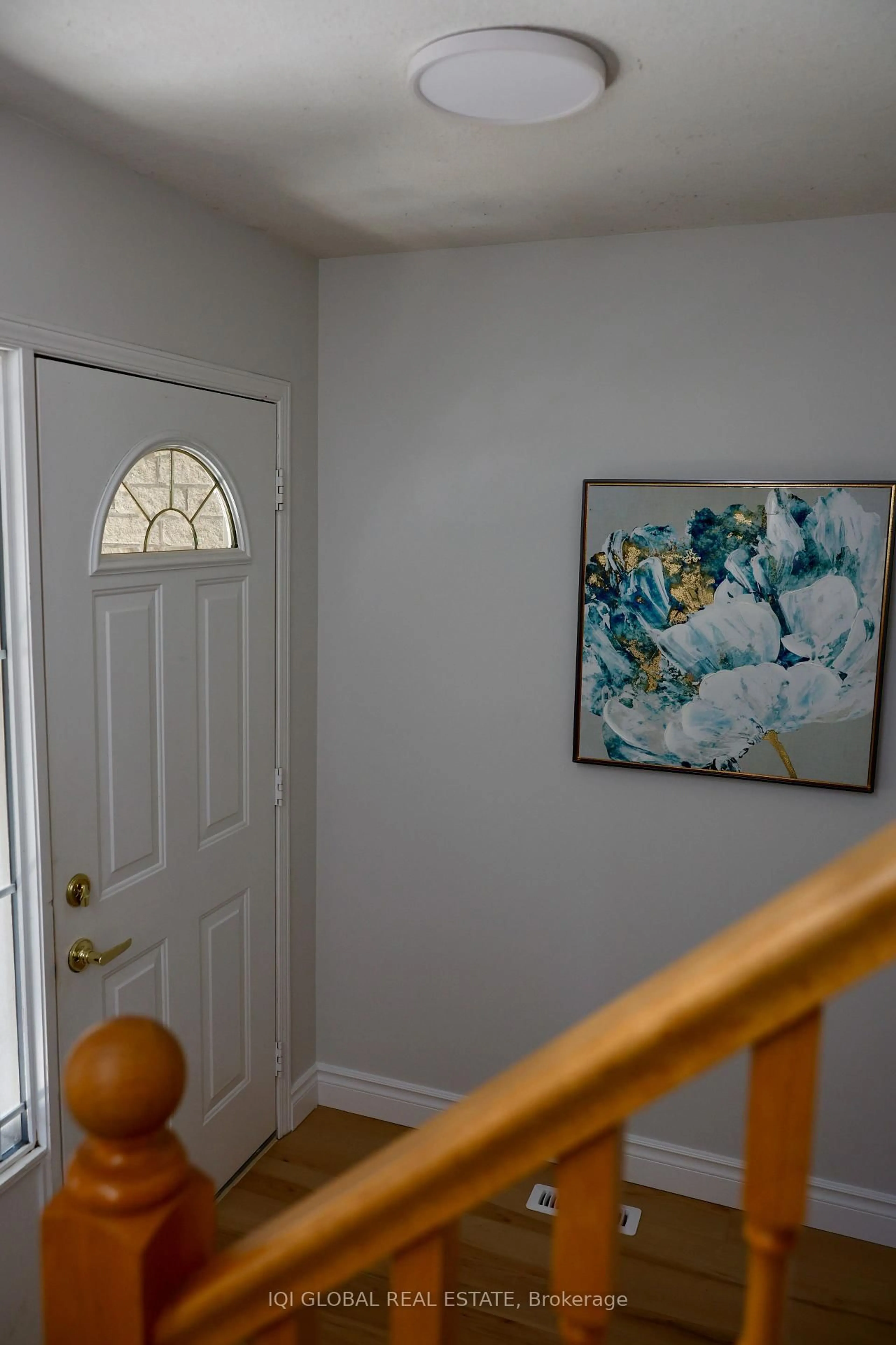 Indoor entryway for 881 Blacksmith St, London North Ontario N6H 5R5