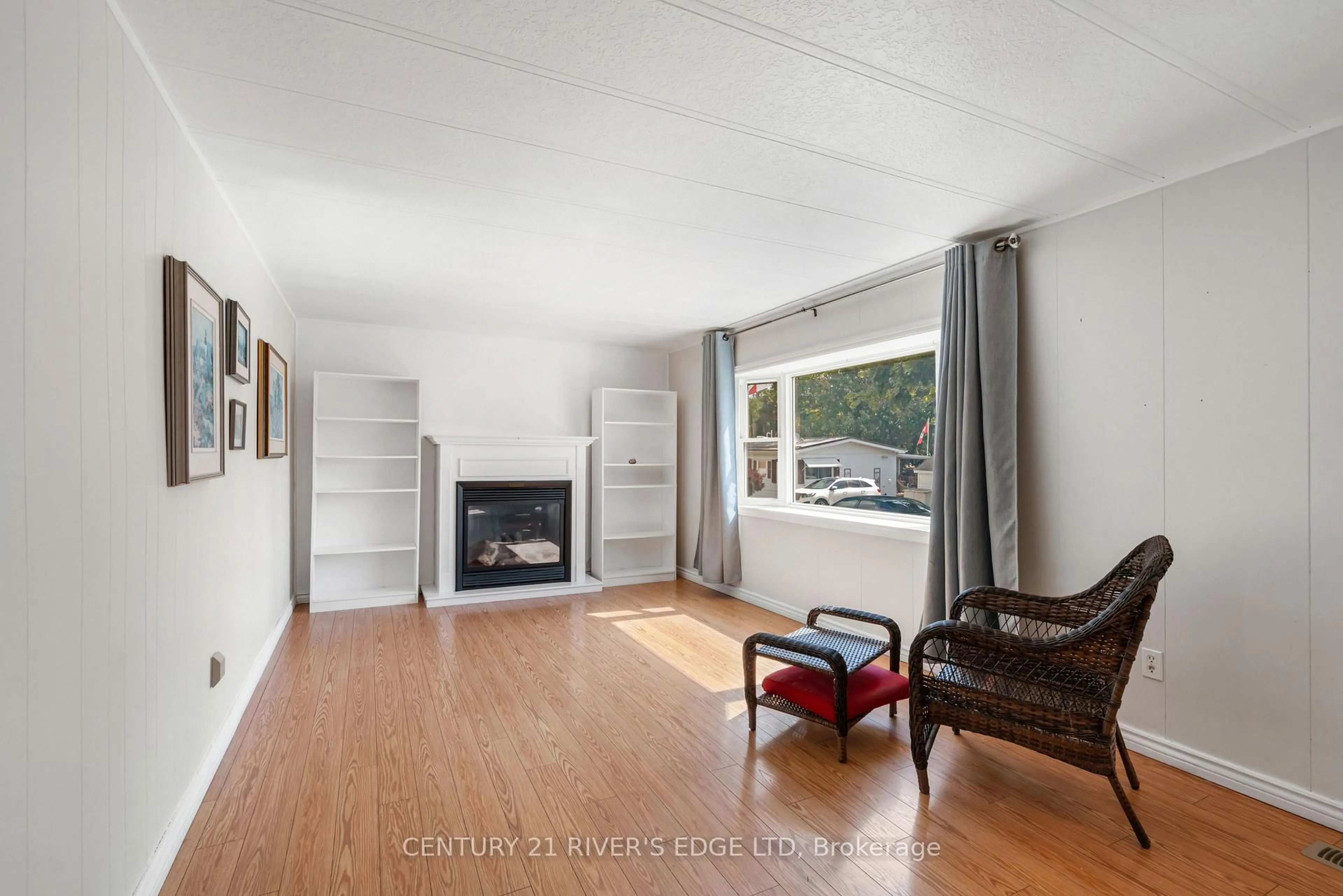 Living room with furniture, wood/laminate floor for 1871 Oxford Ave #30, Elizabethtown-Kitley Ontario K6V 7B5