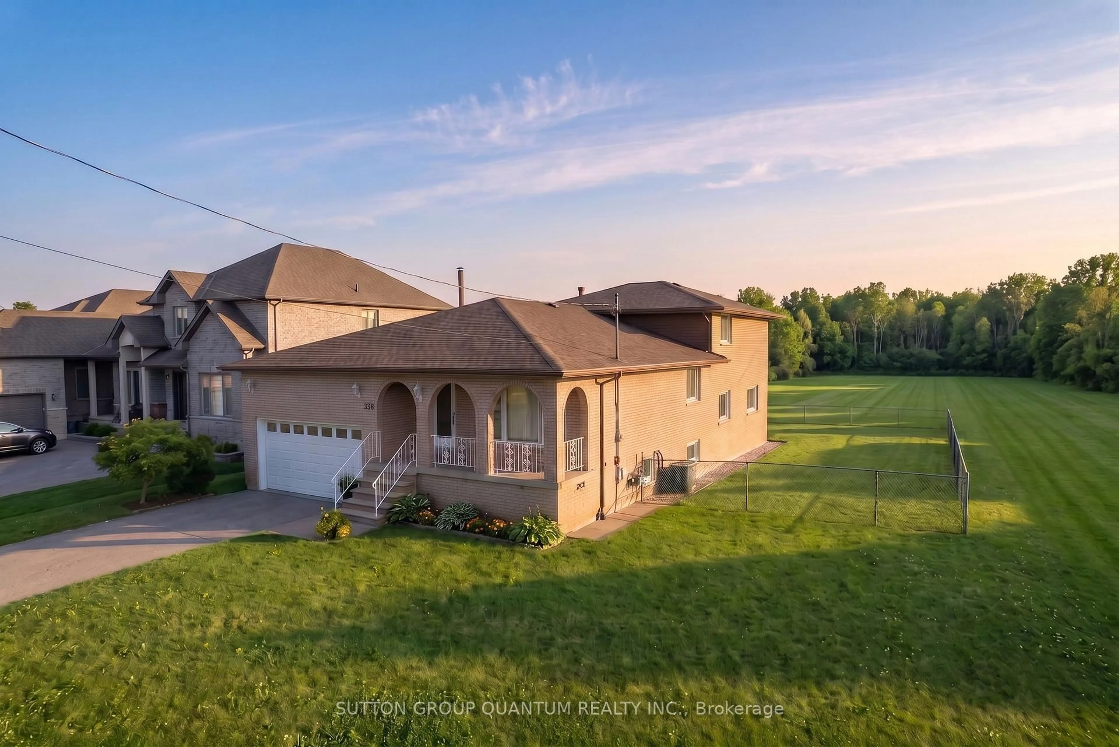 A pic from outside/outdoor area/front of a property/back of a property/a pic from drone, unknown for 129 Margaret Ave, Hamilton Ontario L8G 3G7