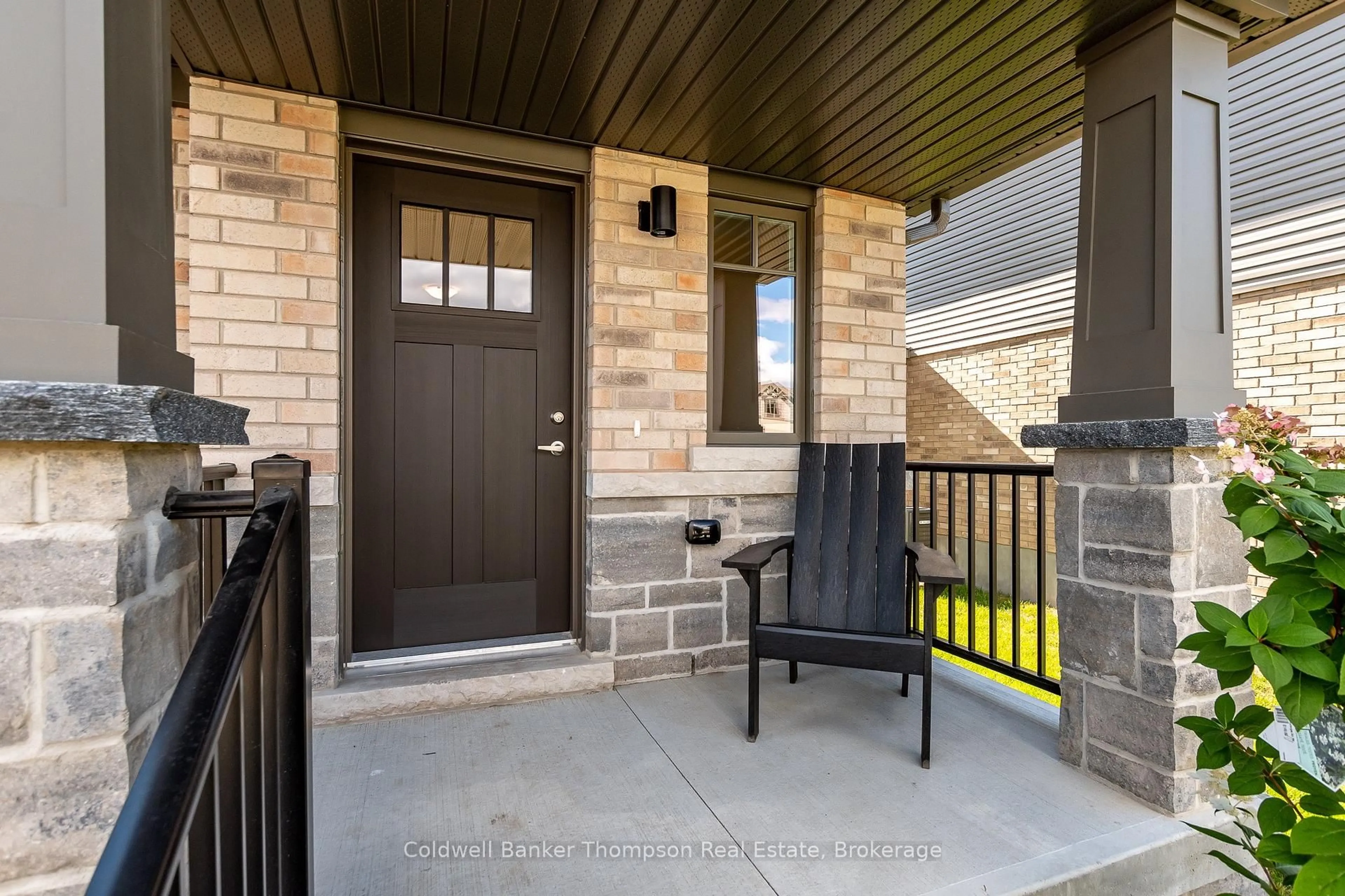 Indoor entryway for 45 Charles Morley Blvd, Huntsville Ontario P1H 0G5