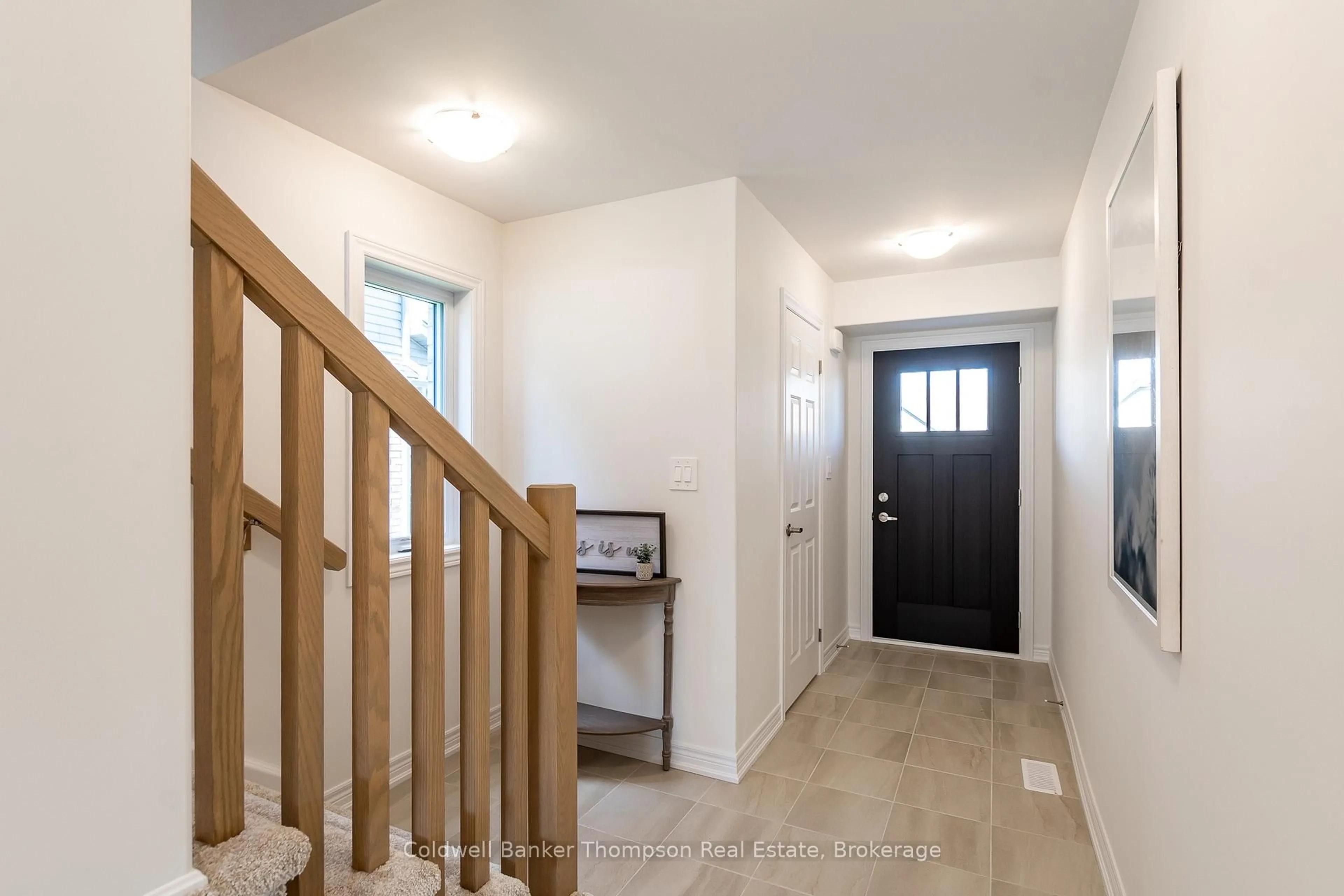 Indoor entryway for 45 Charles Morley Blvd, Huntsville Ontario P1H 0G5